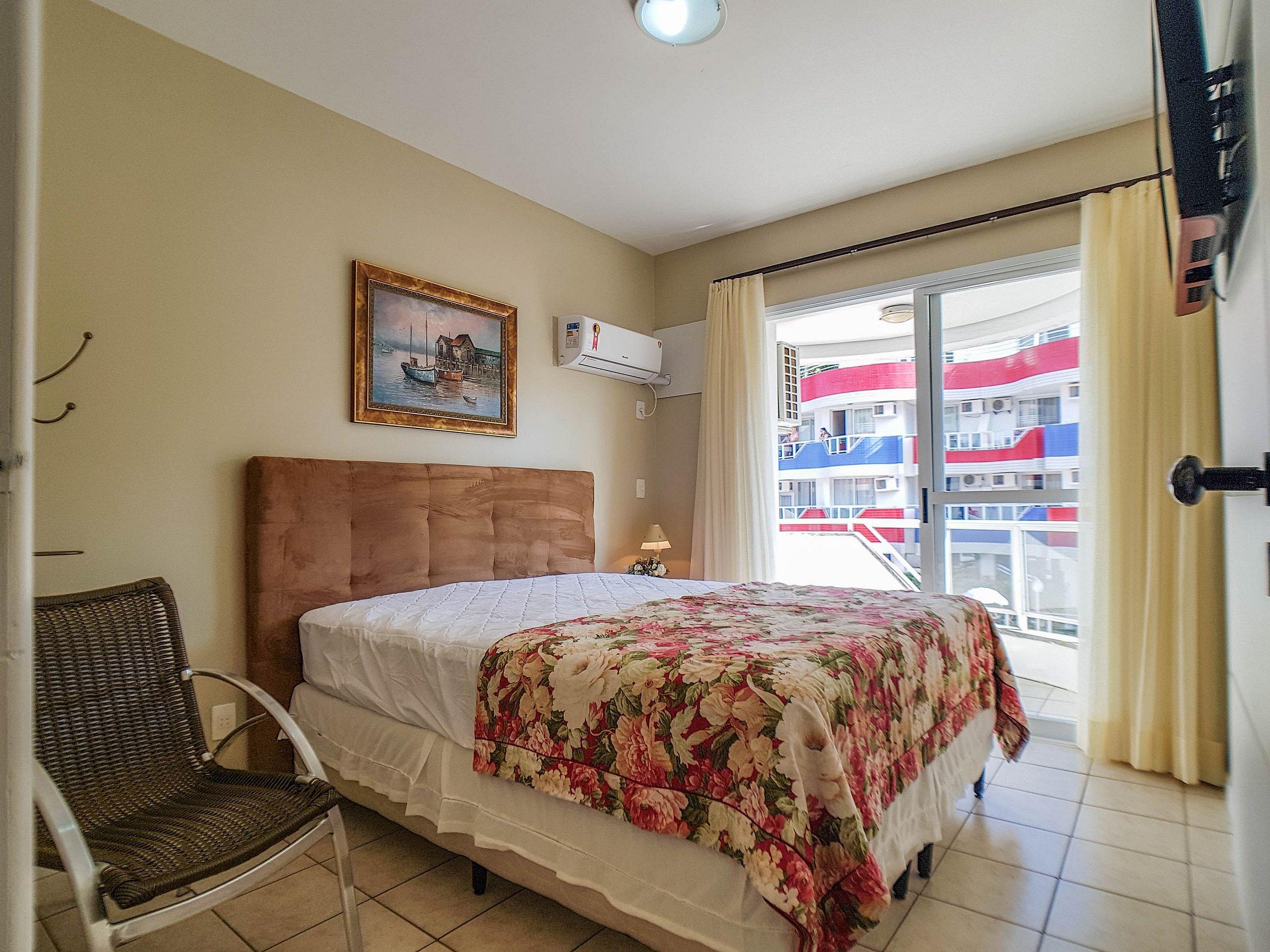 image-housing-carousel