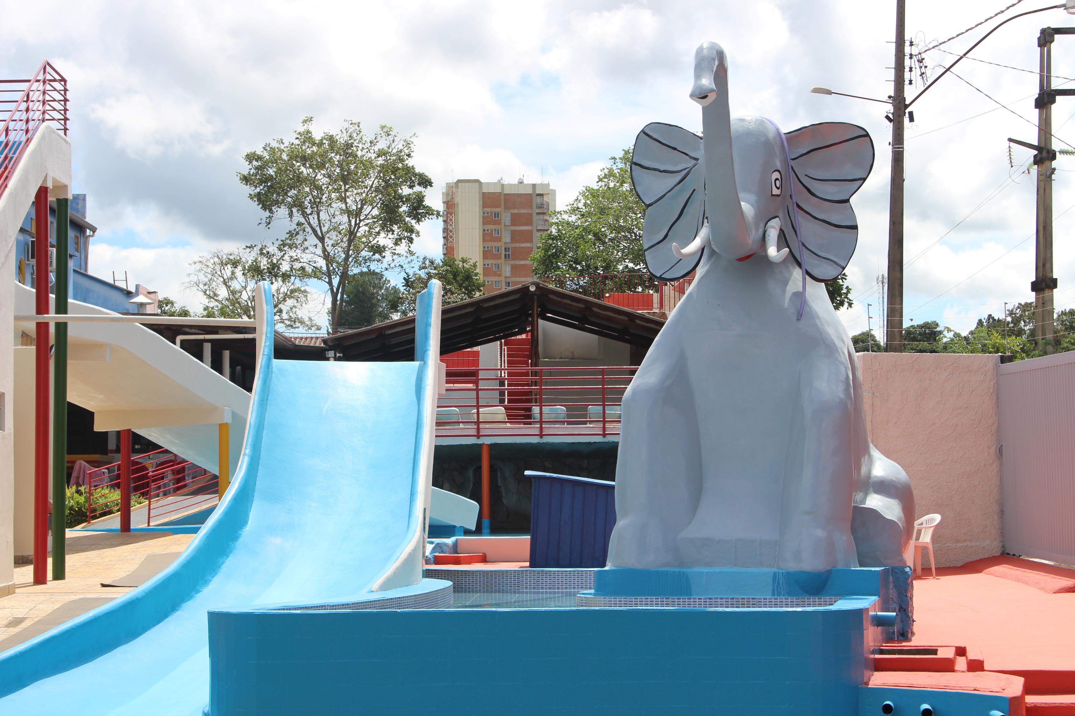 image-housing-carousel
