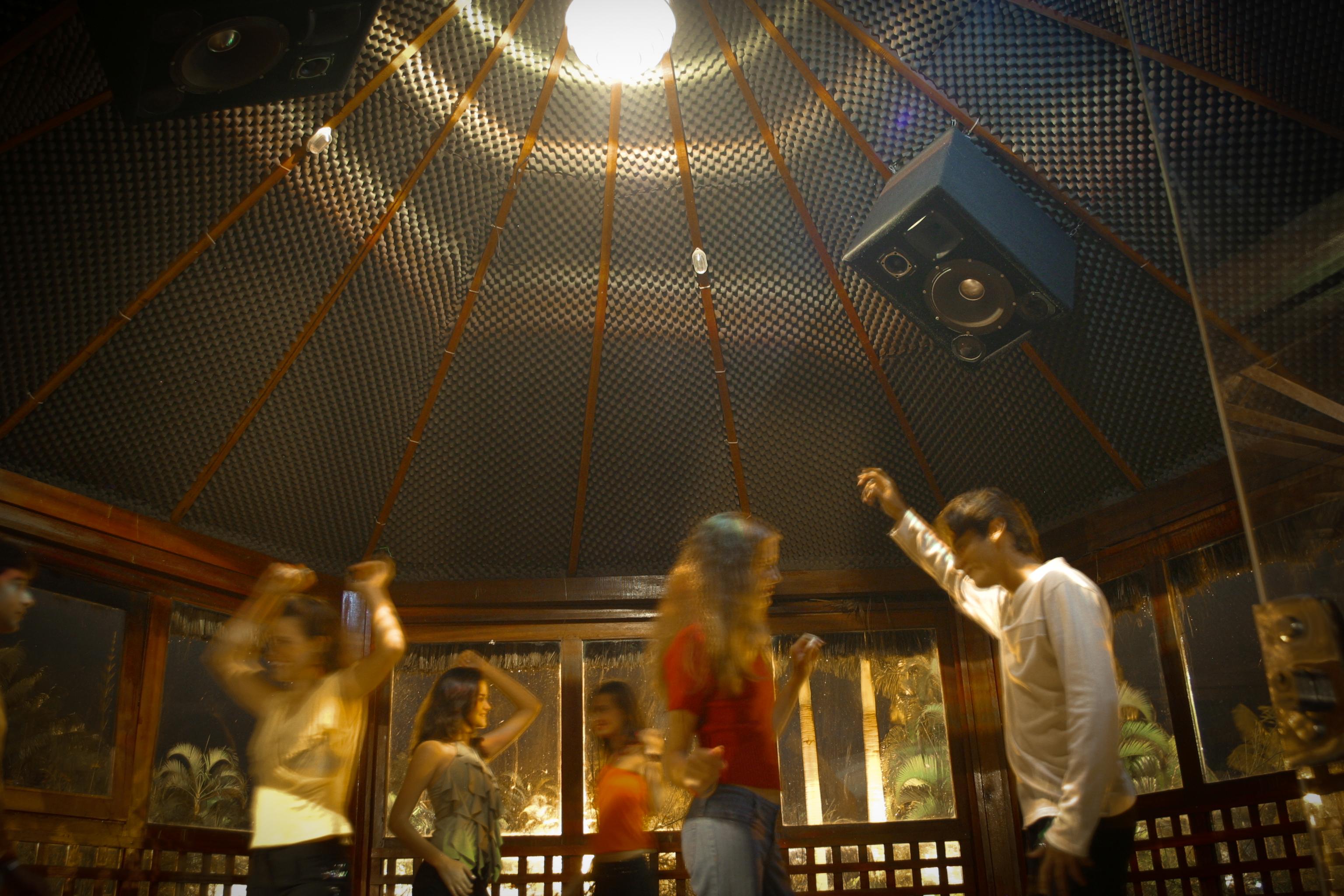 image-housing-carousel