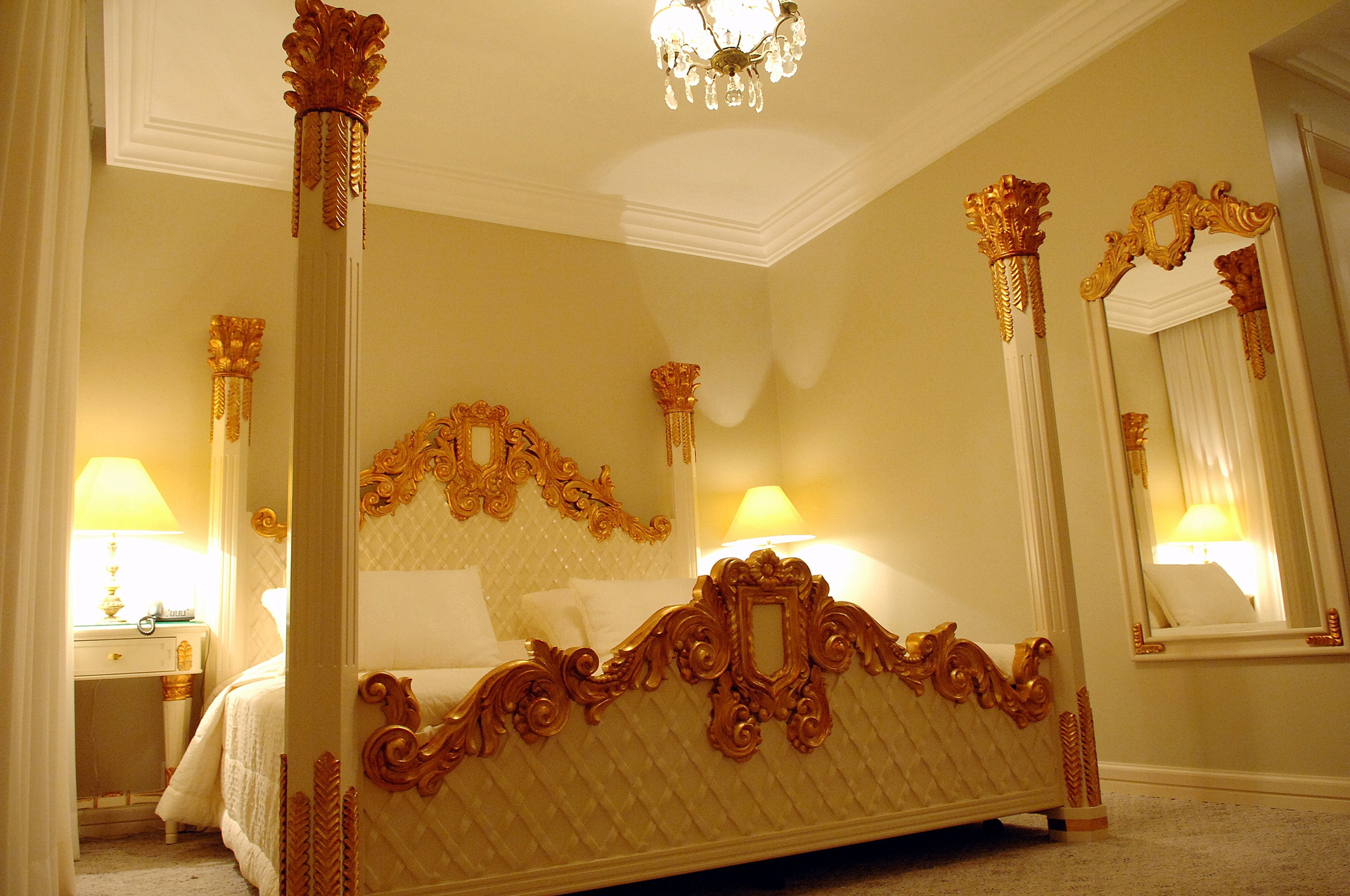 image-housing-carousel