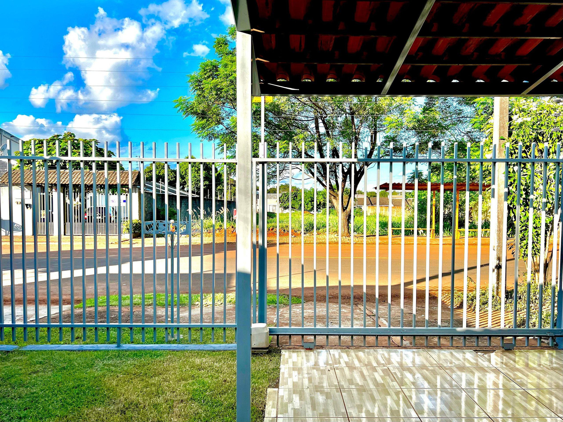 image-housing-carousel