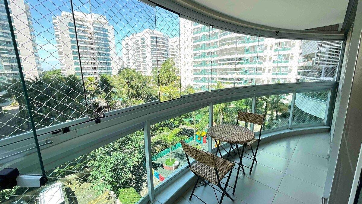 image-housing-carousel