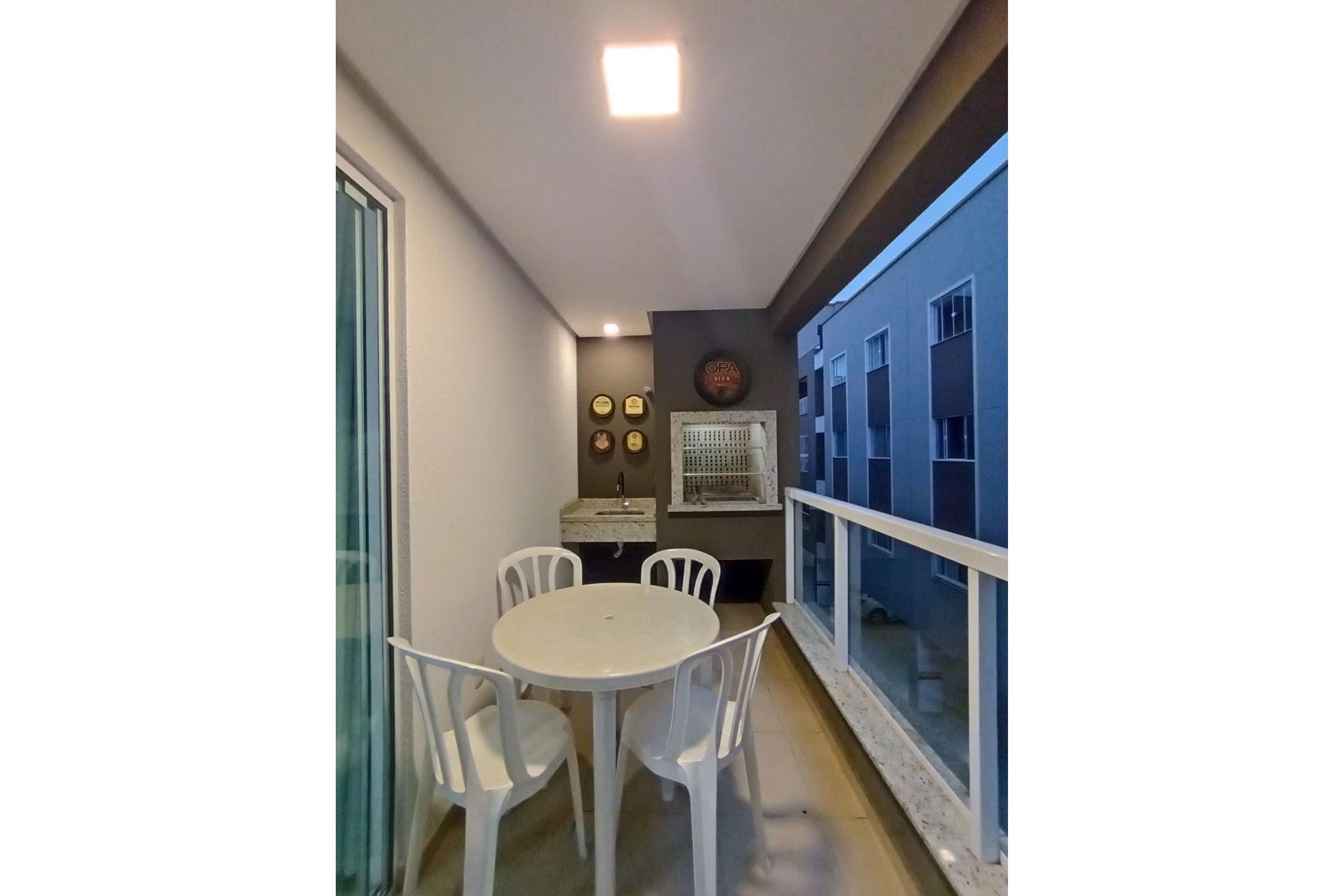 image-housing-carousel