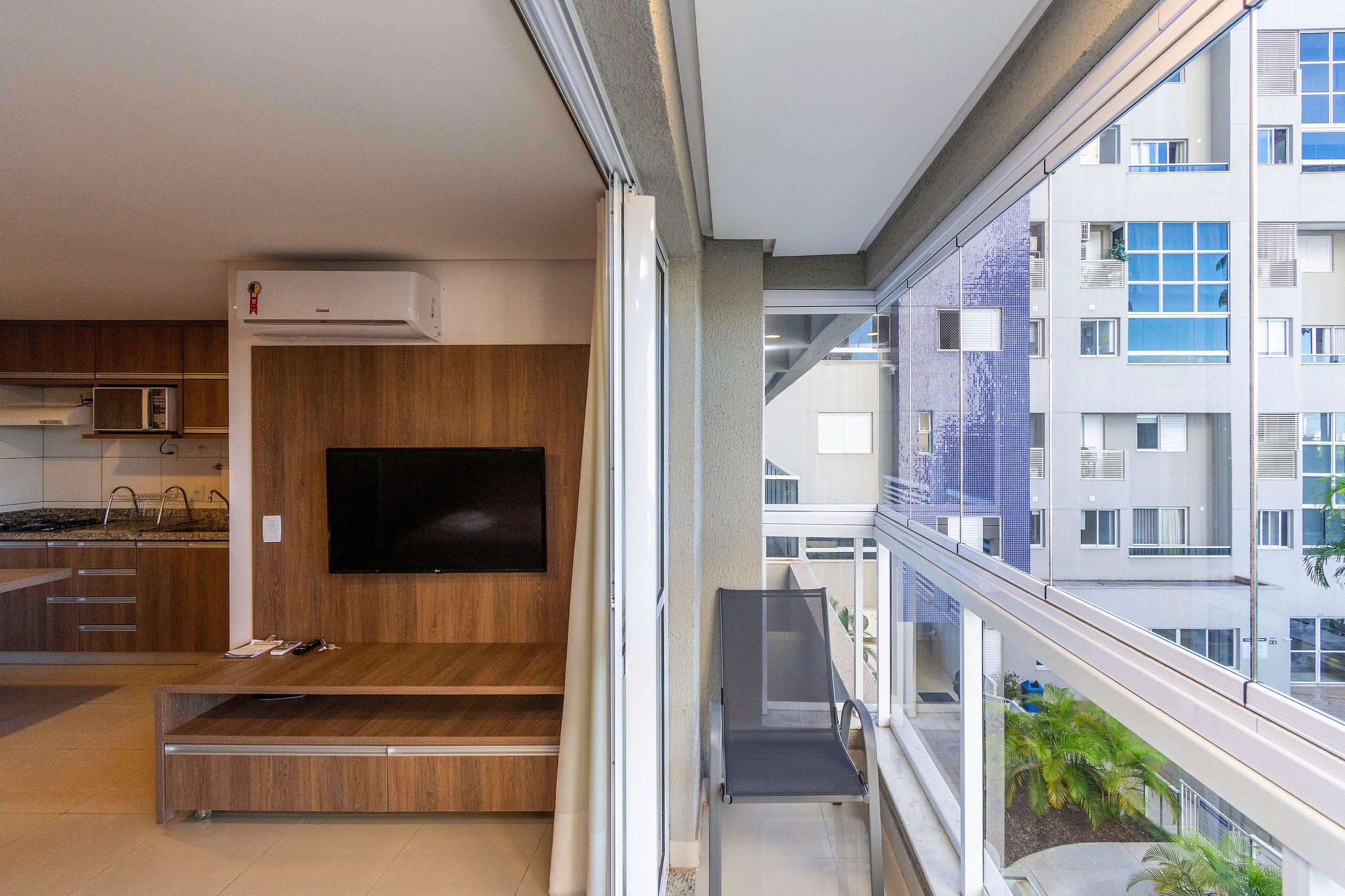 image-housing-carousel