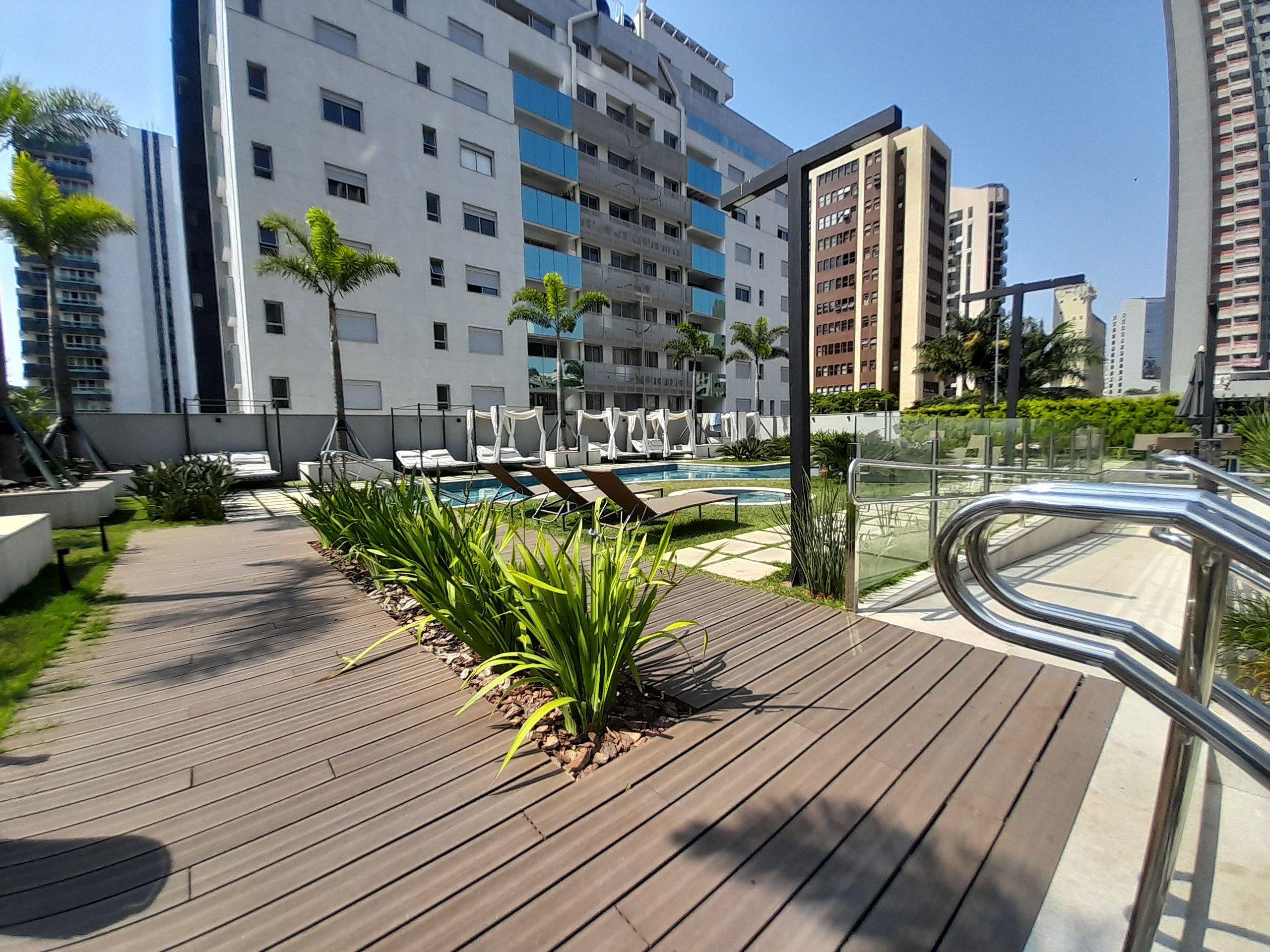 image-housing-carousel