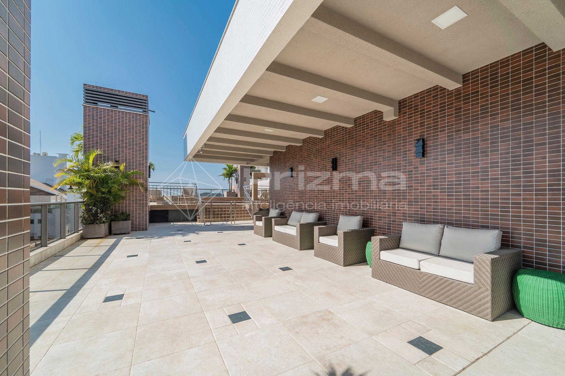 image-housing-carousel