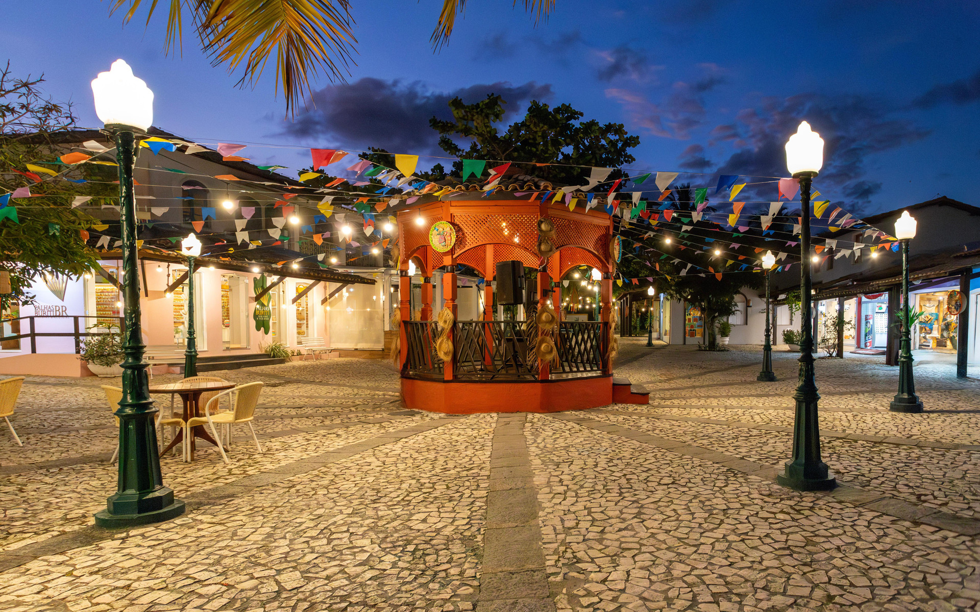 image-housing-carousel