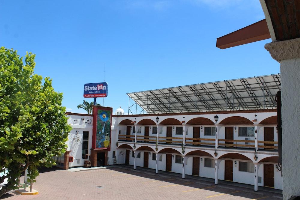image-housing-carousel