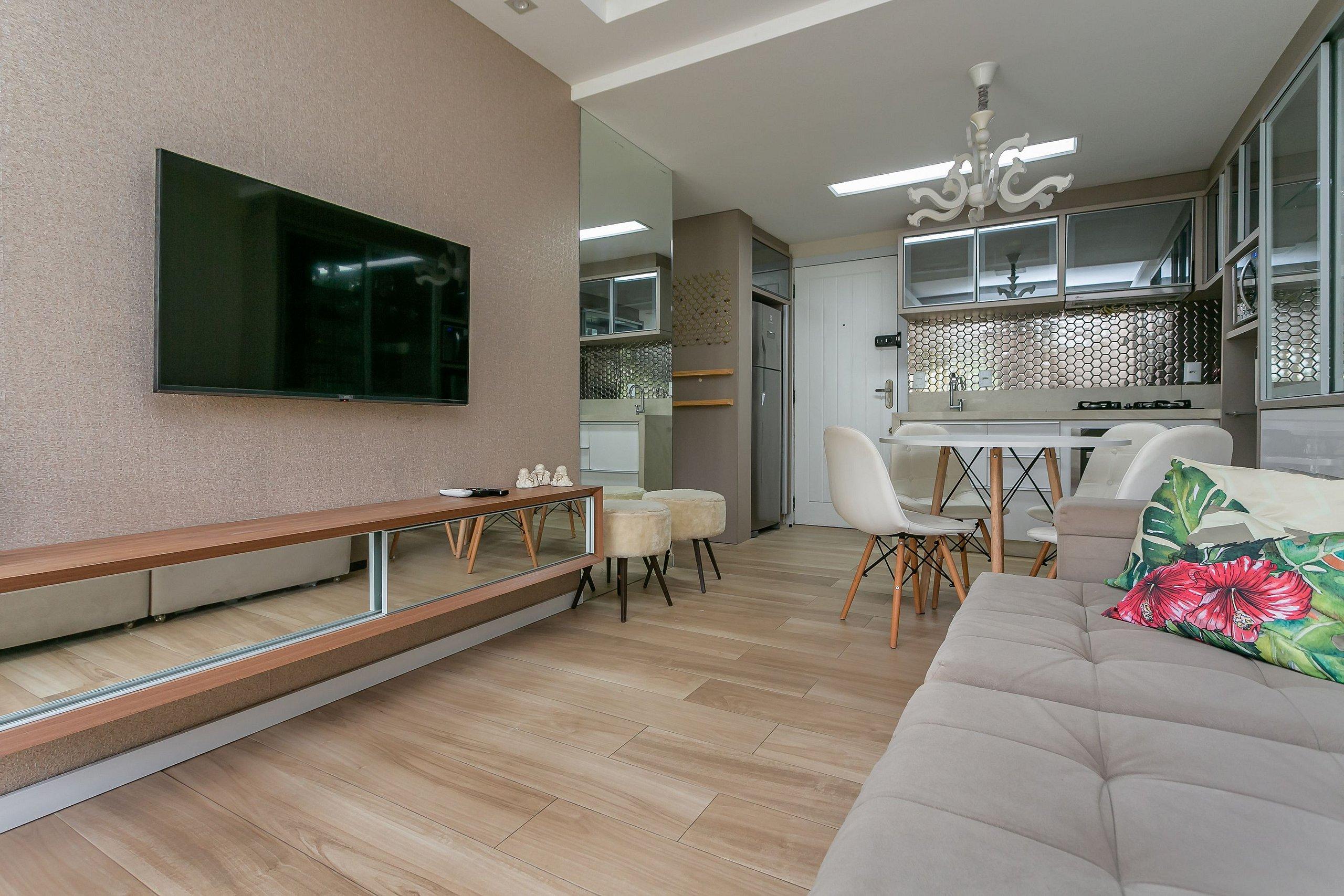 image-housing-carousel