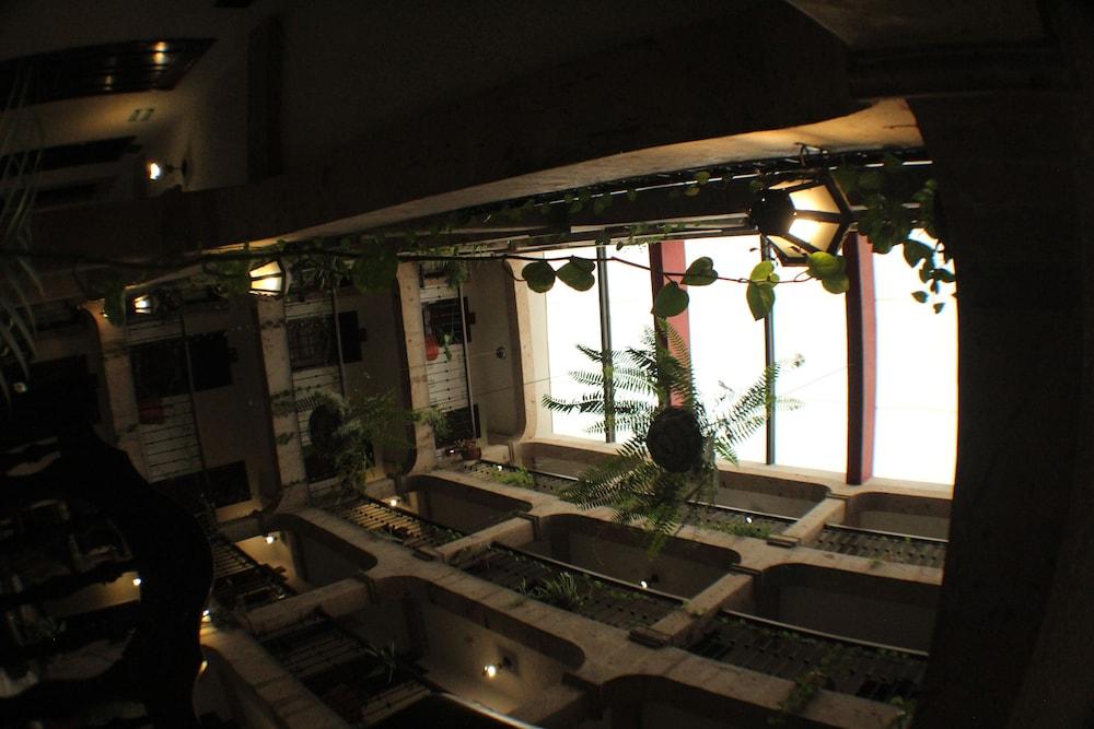 image-housing-carousel