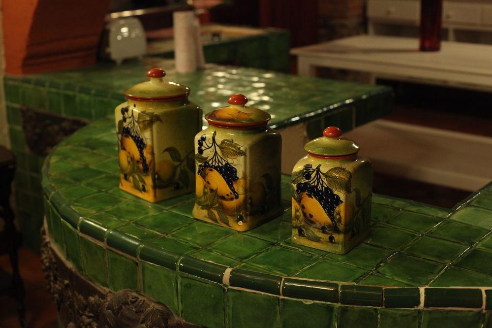 image-housing-carousel