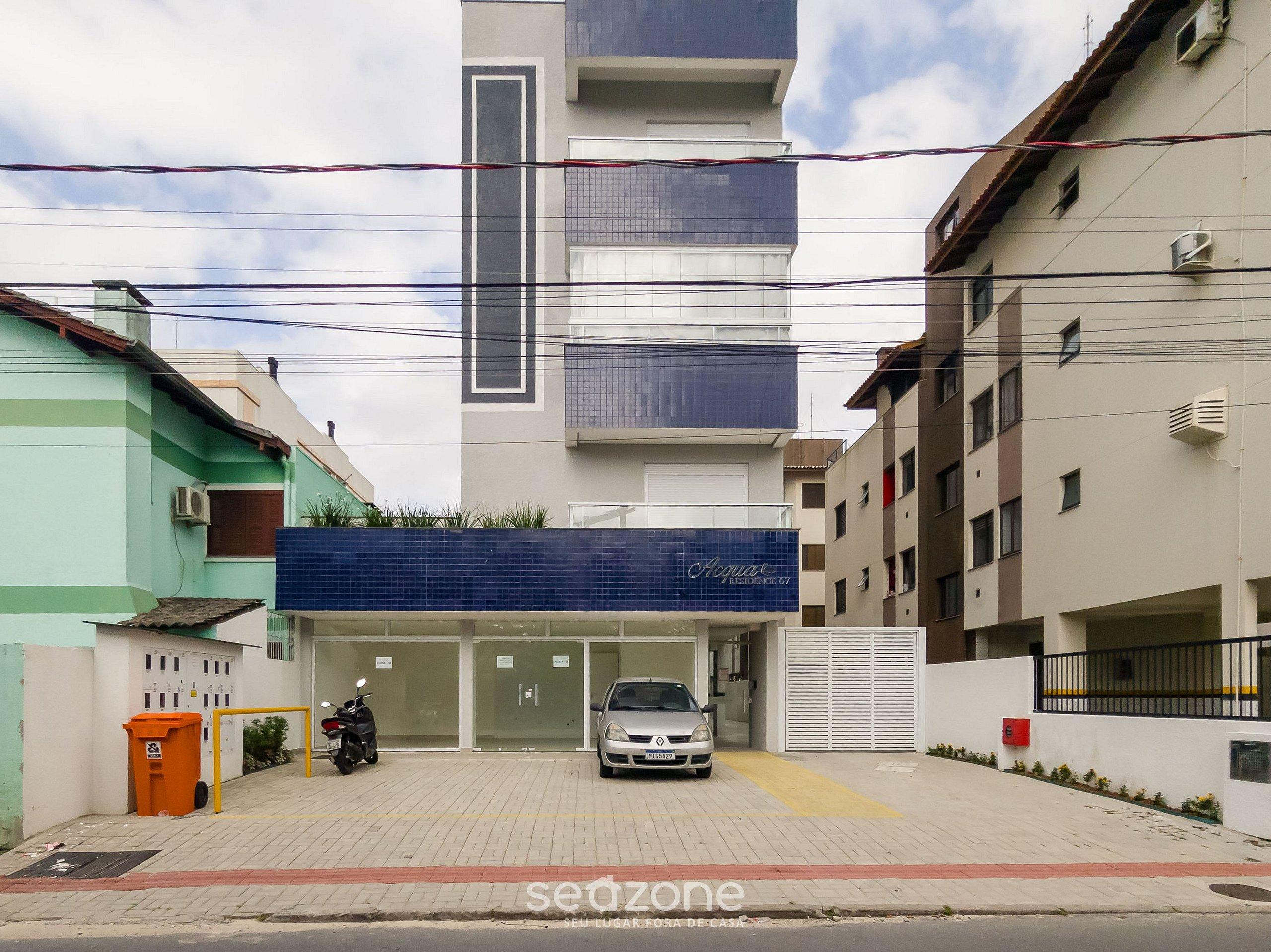 image-housing-carousel