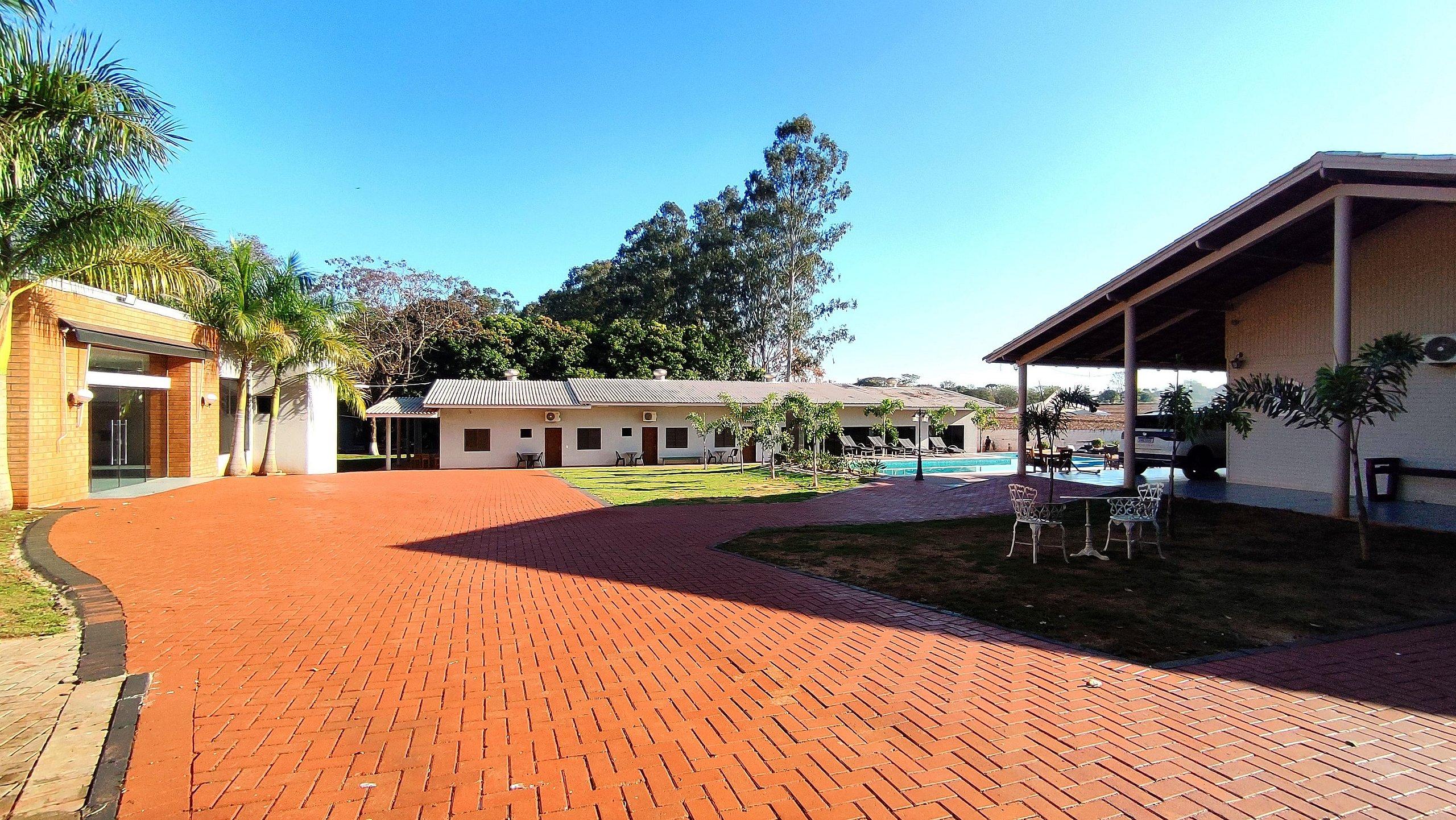 image-housing-carousel