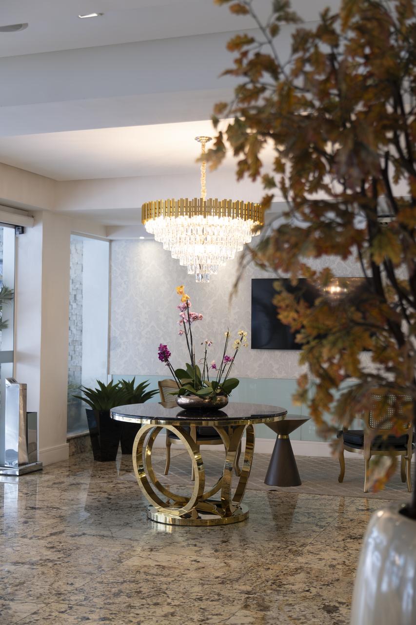 image-housing-carousel