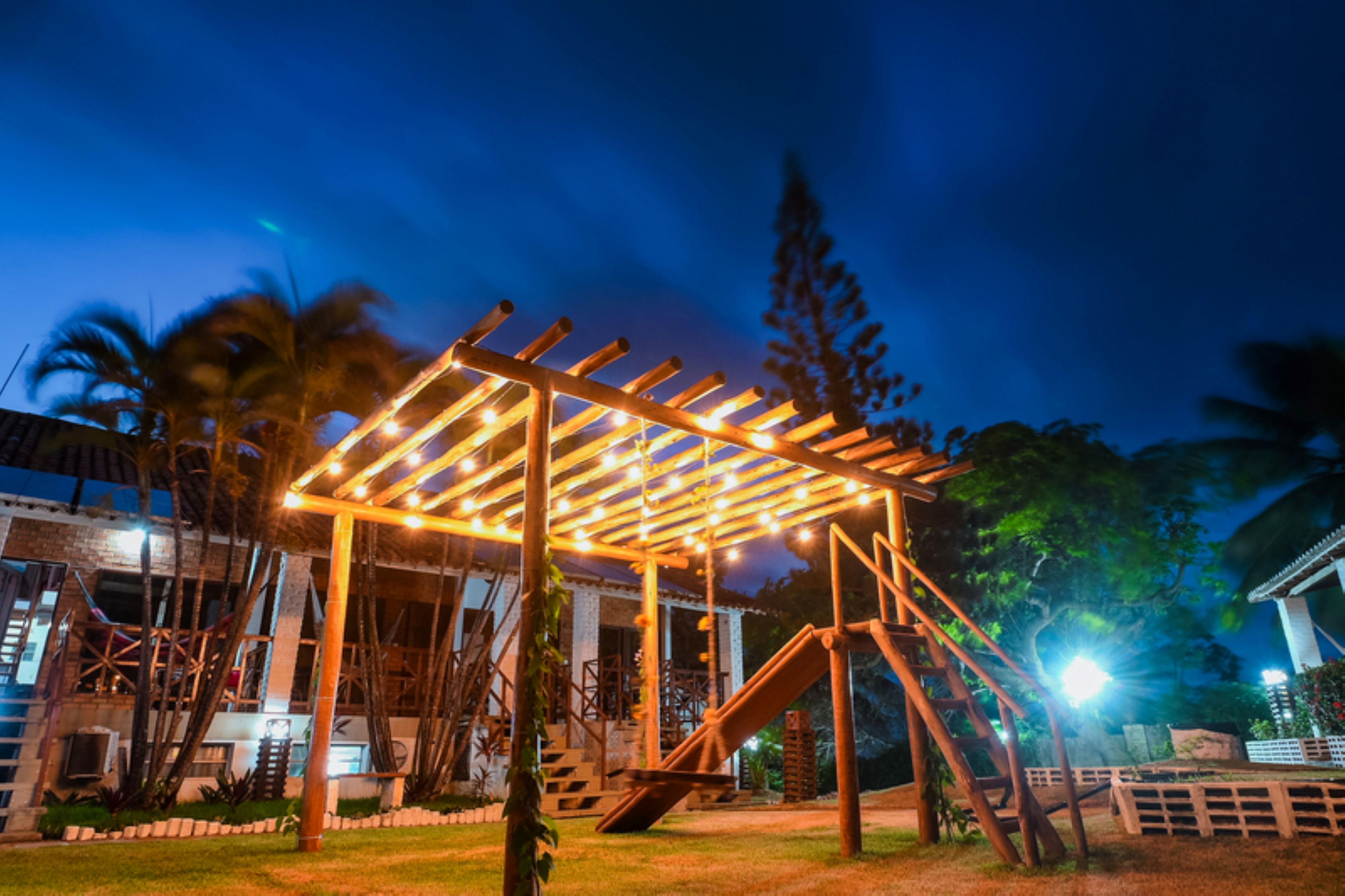 image-housing-carousel