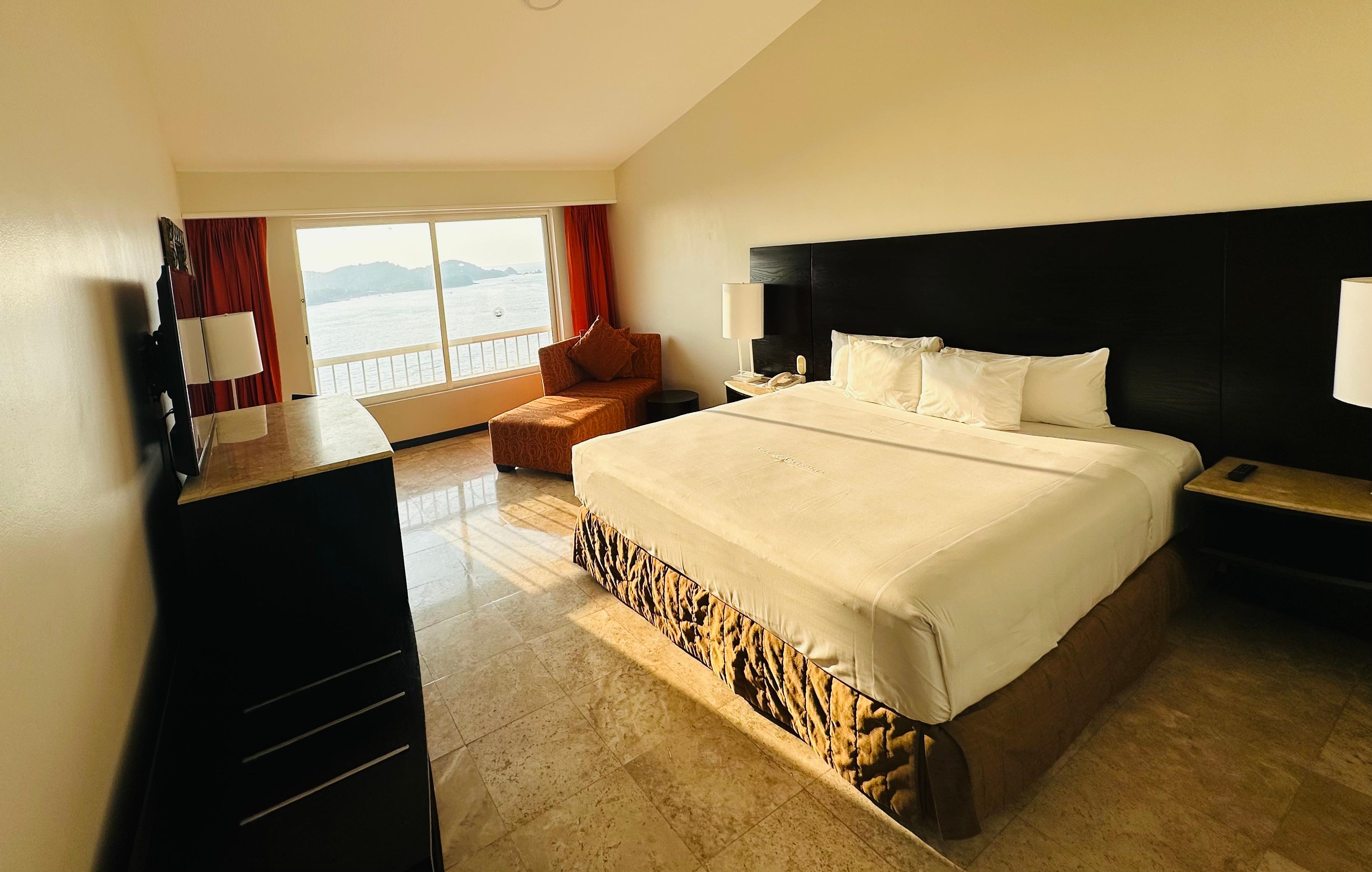 Deluxe Ocean View king bed 2 AD