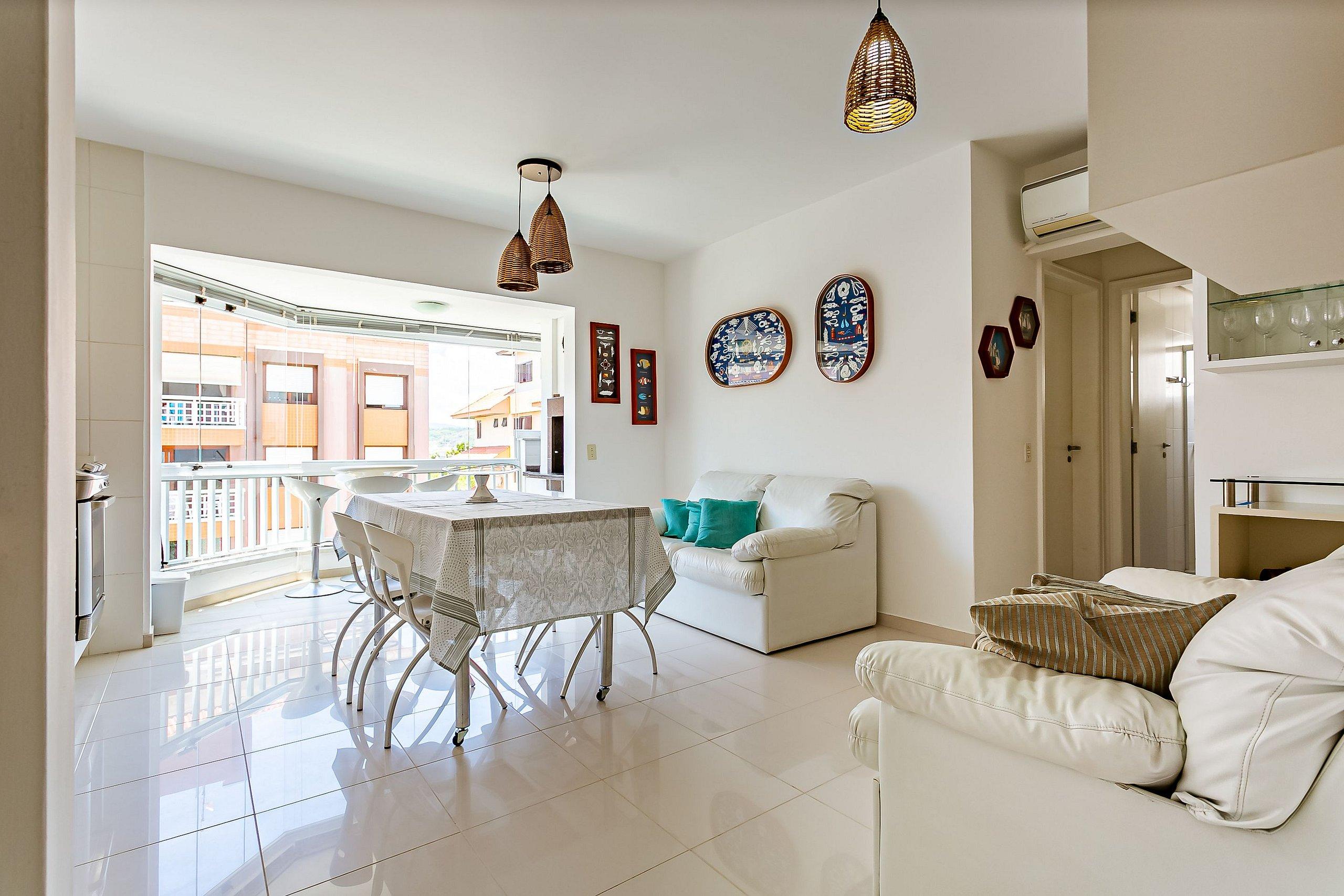 image-housing-carousel