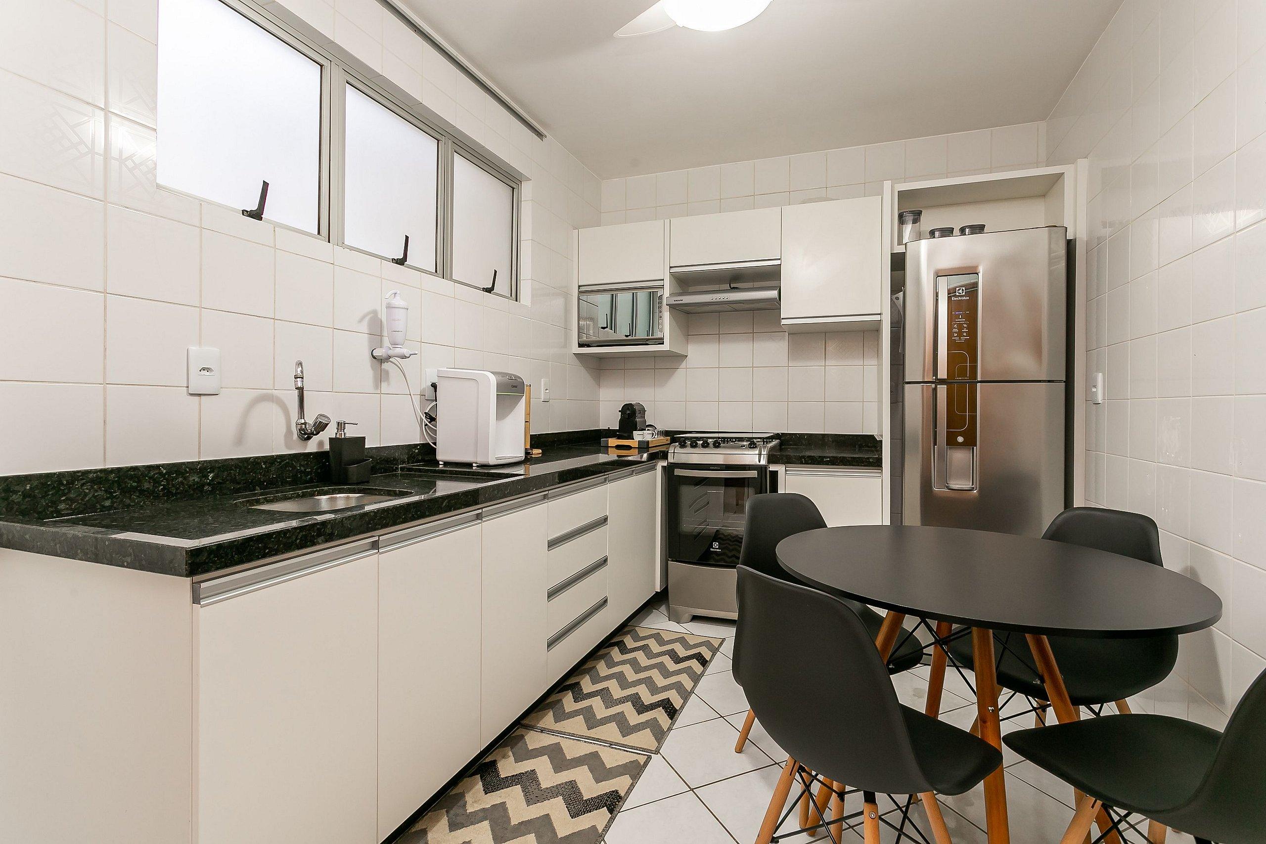 image-housing-carousel