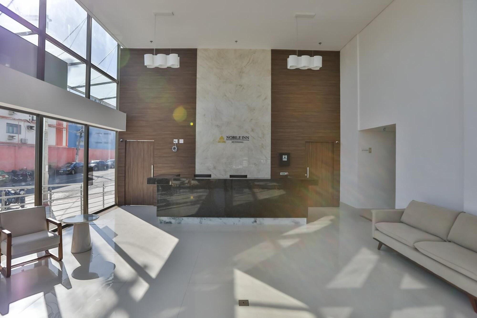 image-housing-carousel