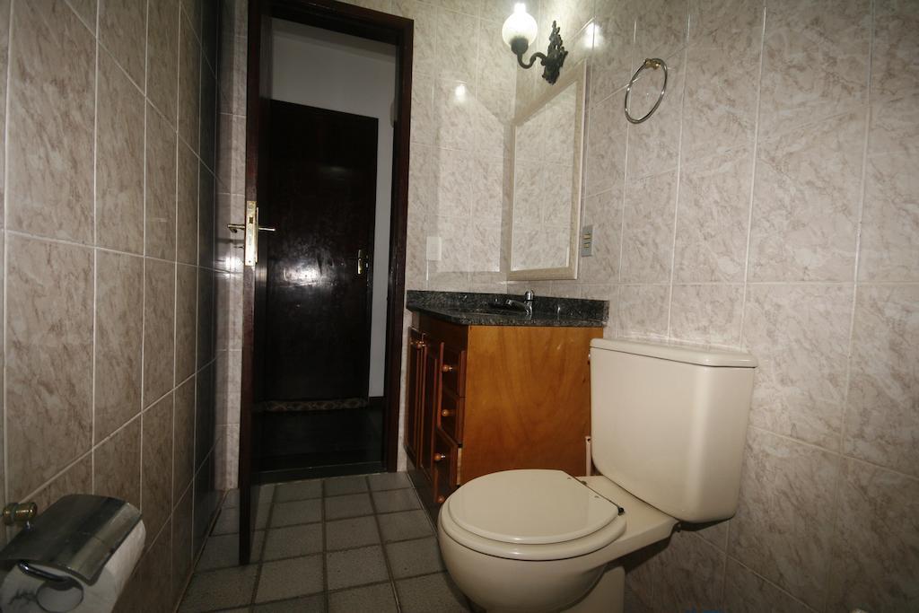 image-housing-carousel