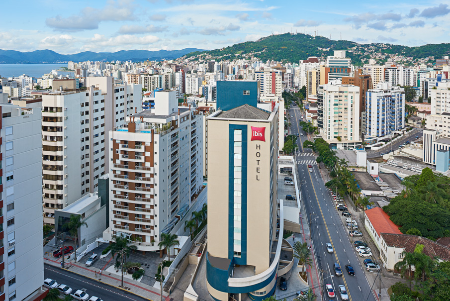 image-housing-carousel
