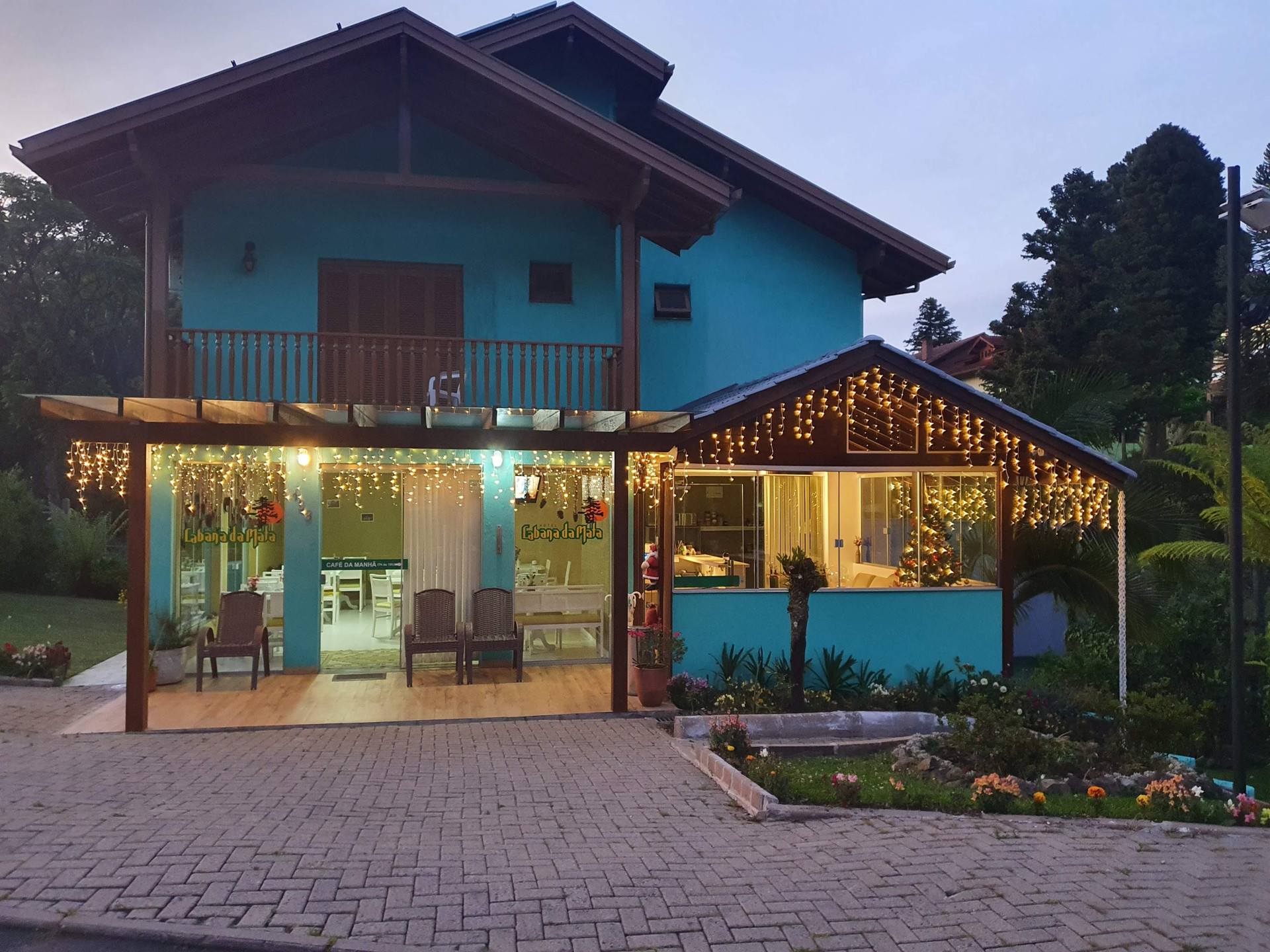 image-housing-carousel