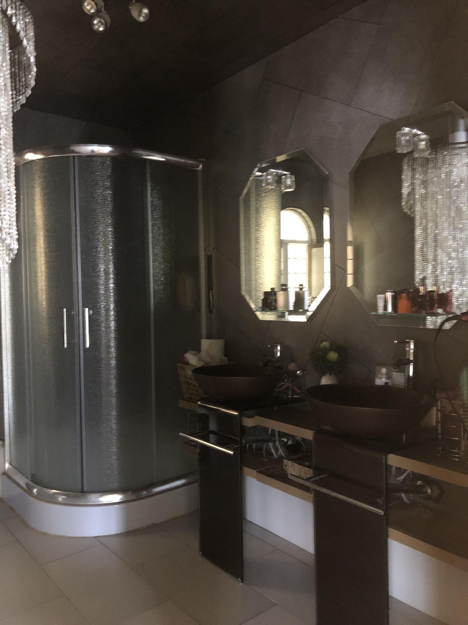 image-housing-carousel