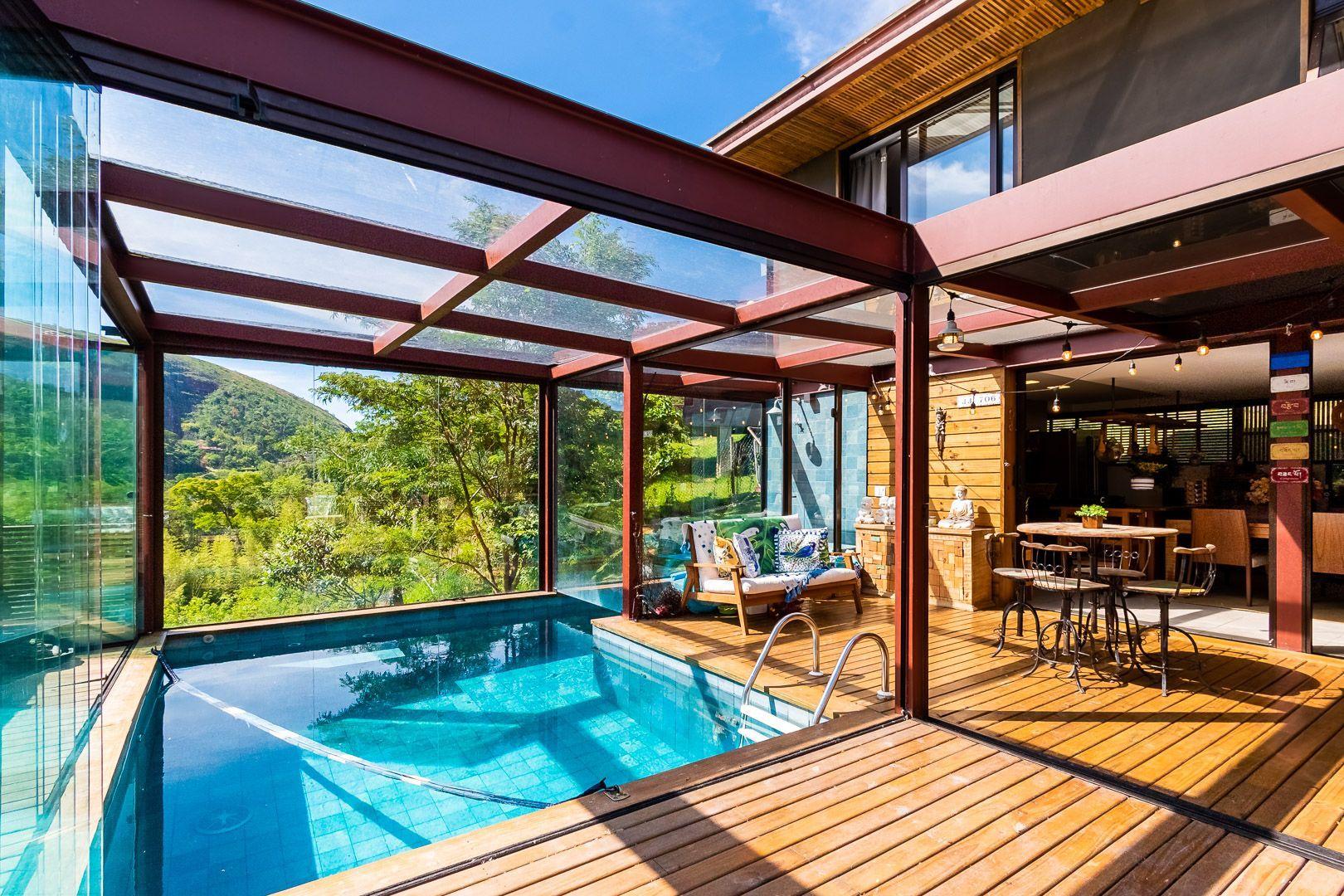 image-housing-carousel