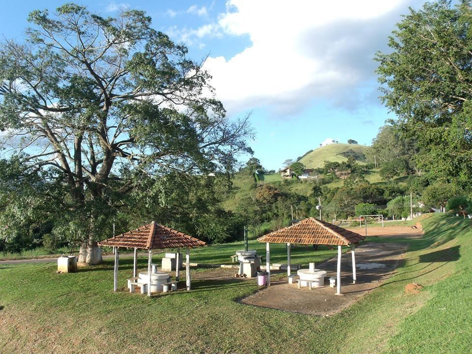 image-housing-carousel