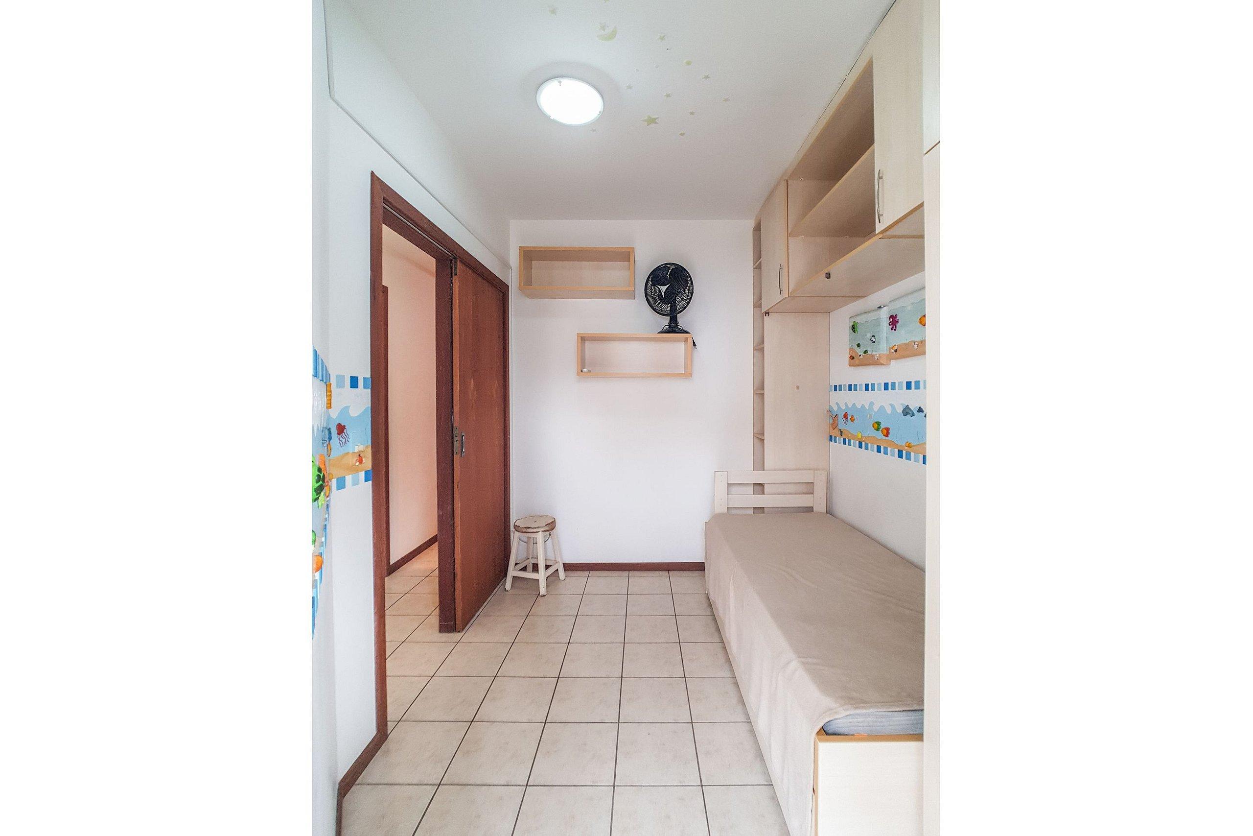 image-housing-carousel