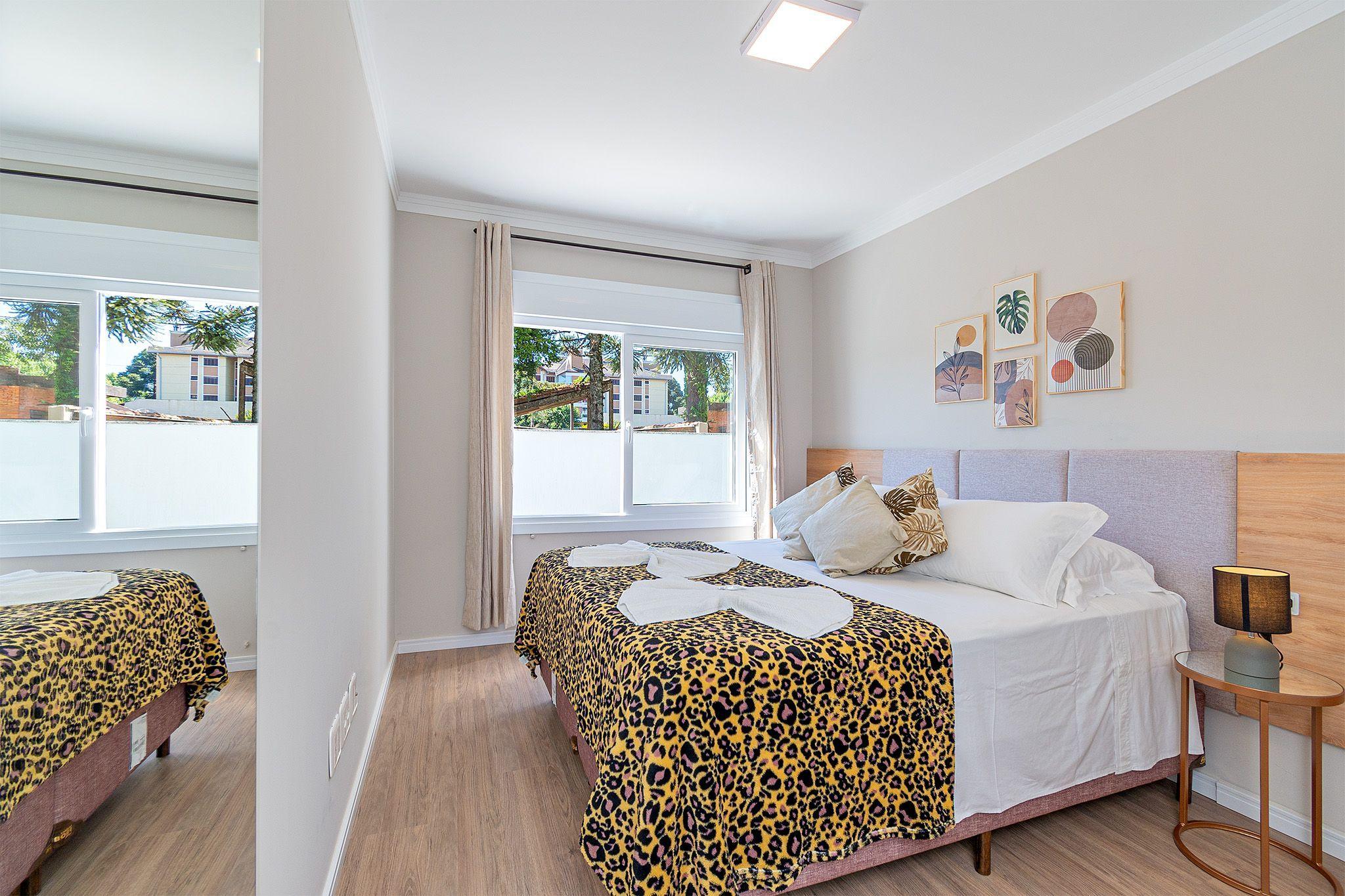 image-housing-carousel