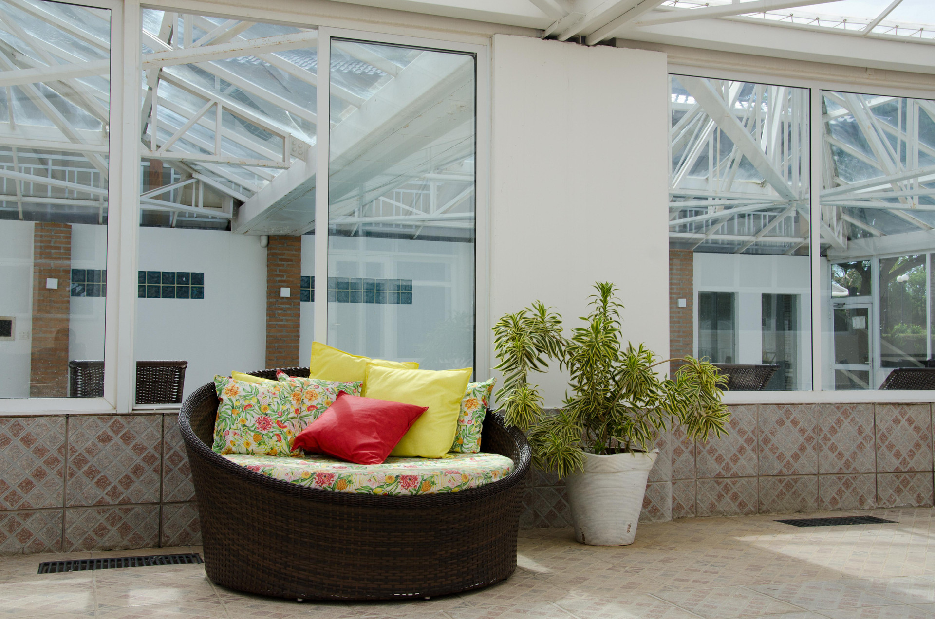 image-housing-carousel