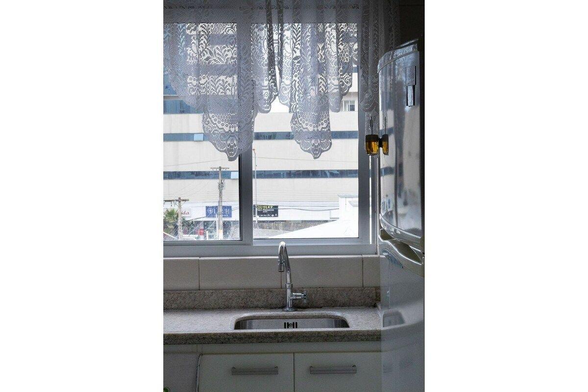 image-housing-carousel