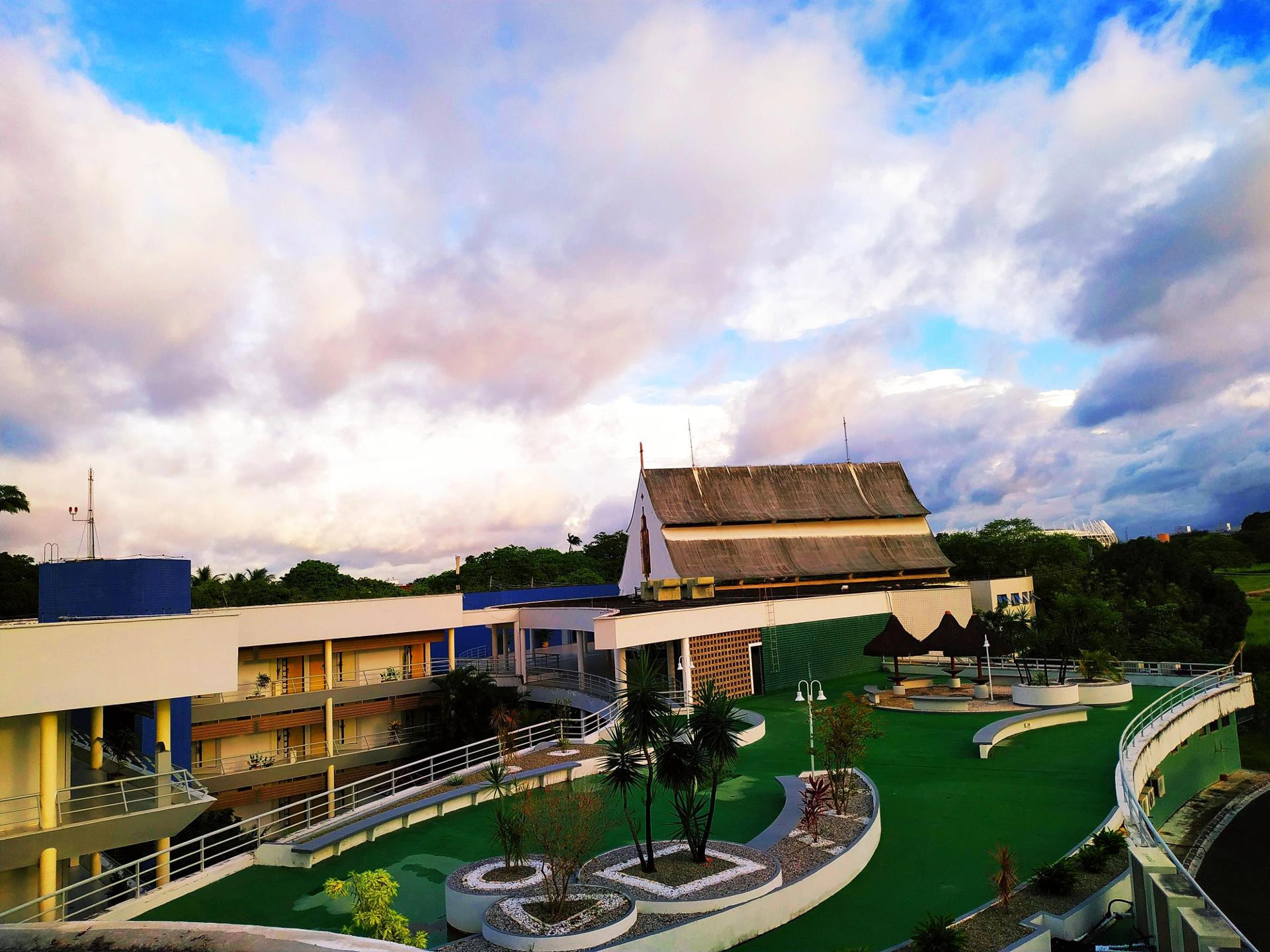 image-housing-carousel