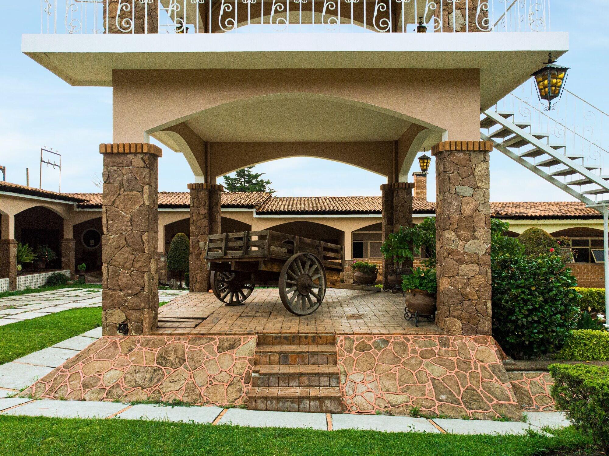 image-housing-carousel