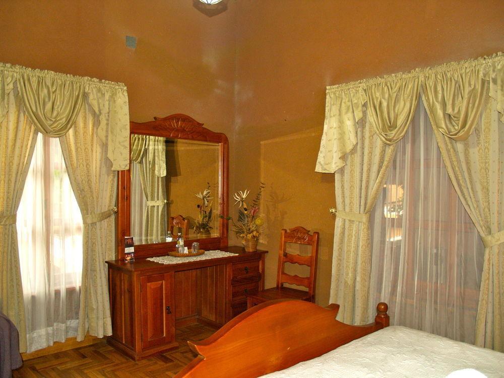 image-housing-carousel