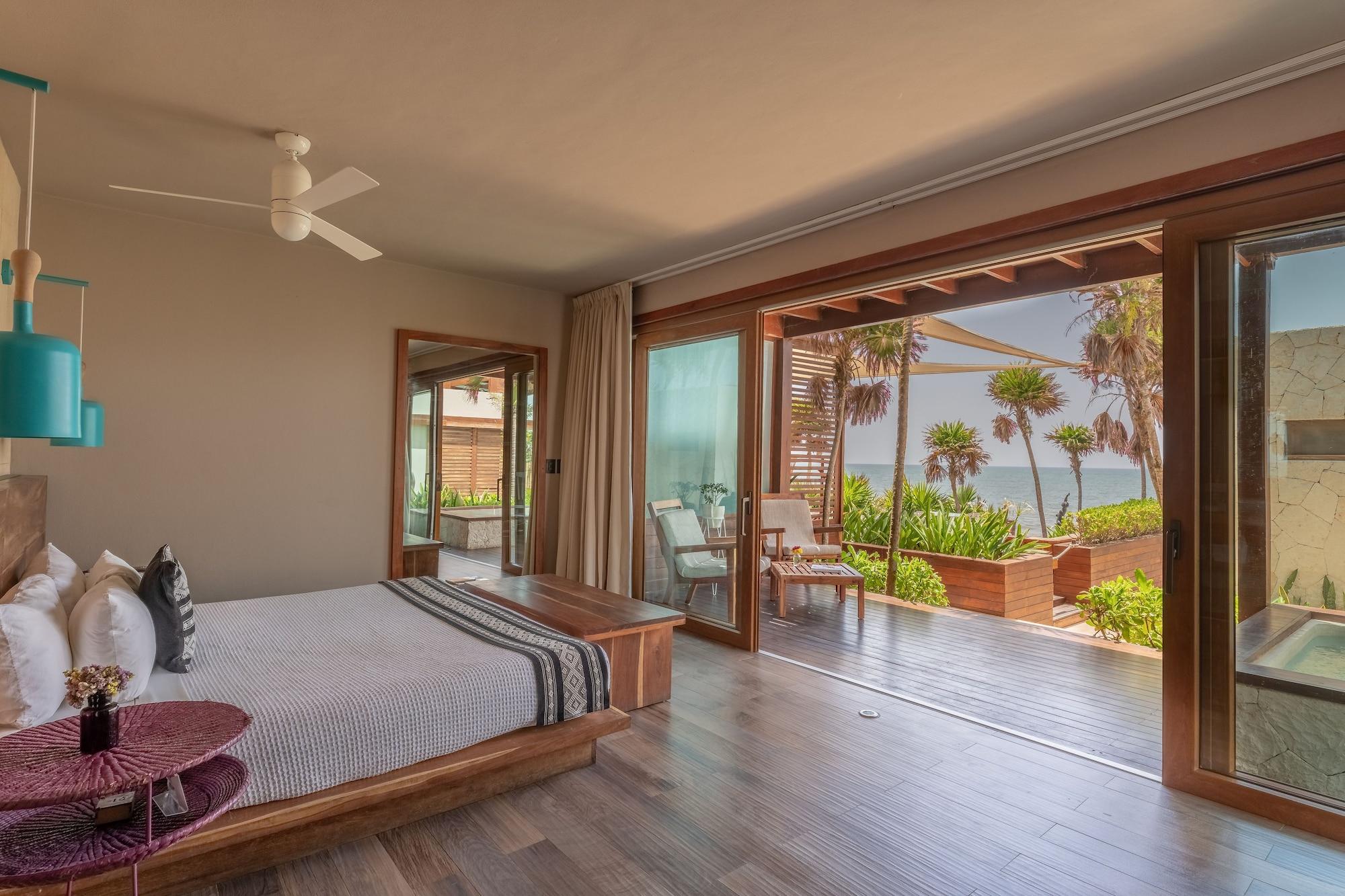 Habitación, vista parcial al mar (with refreshing plunge pool)