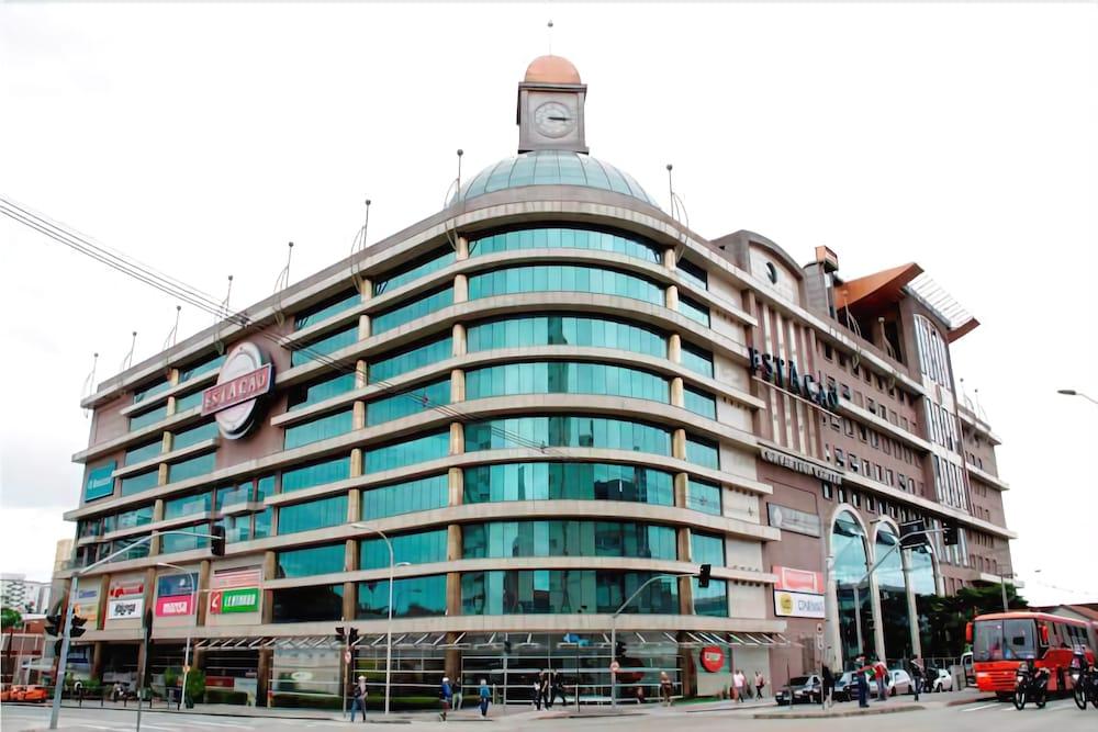 image-housing-carousel