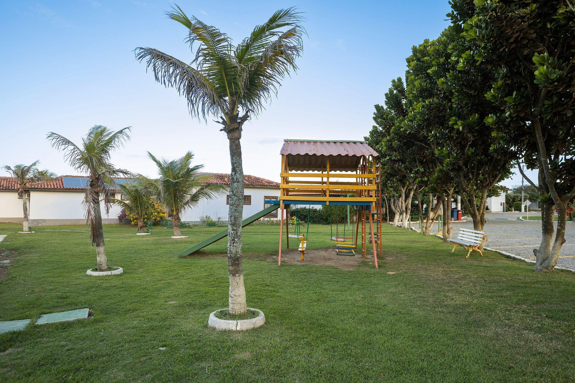 image-housing-carousel