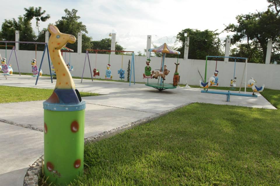 image-housing-carousel
