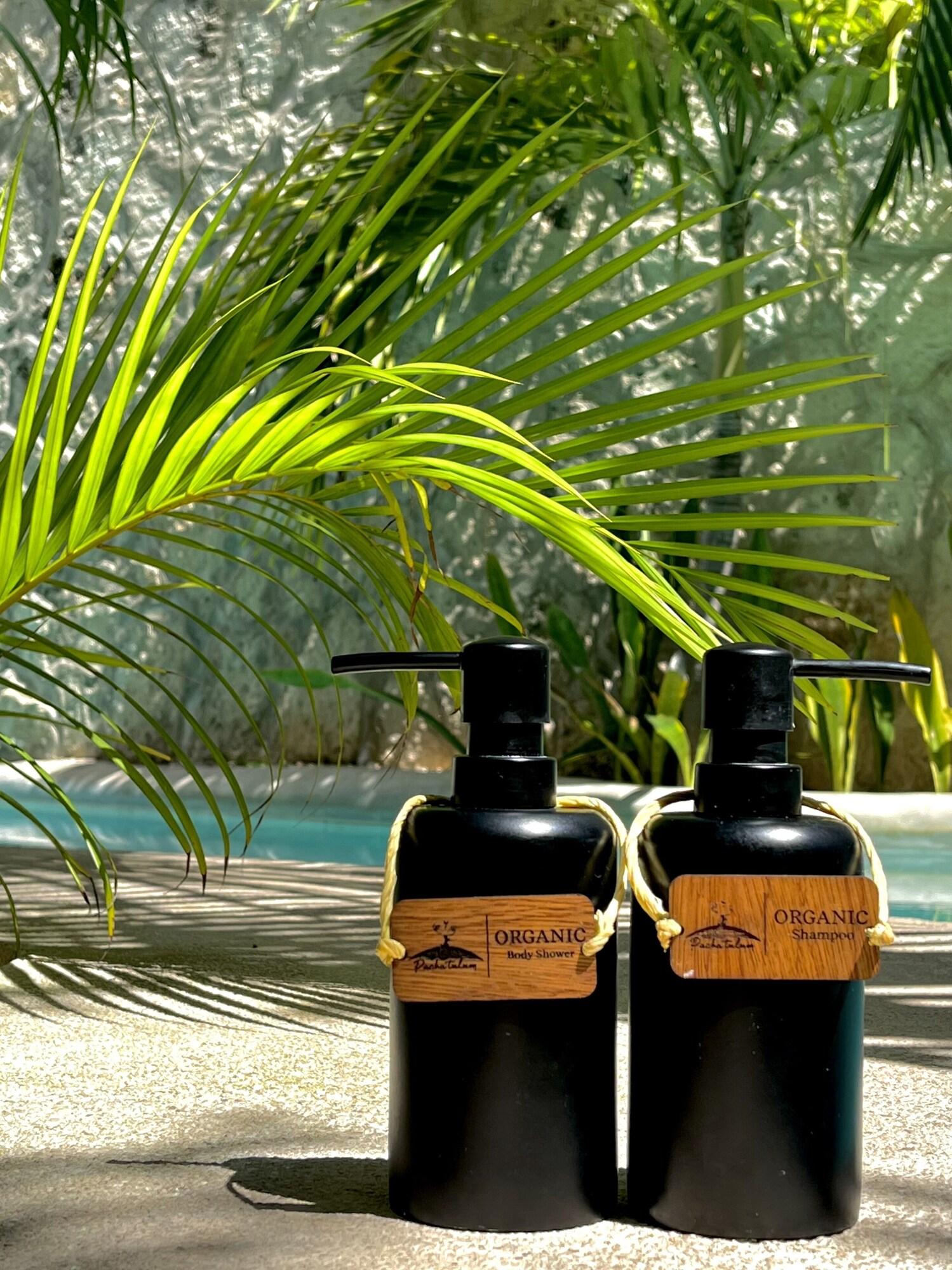 Suite junior, Varias camas, vista a la piscina