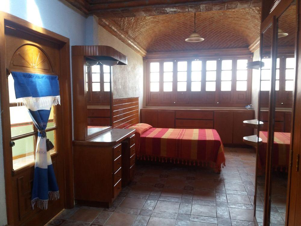 image-housing-carousel
