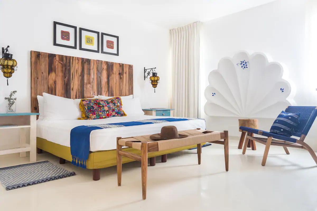Suite Estándar con Vista Parcial del Mar