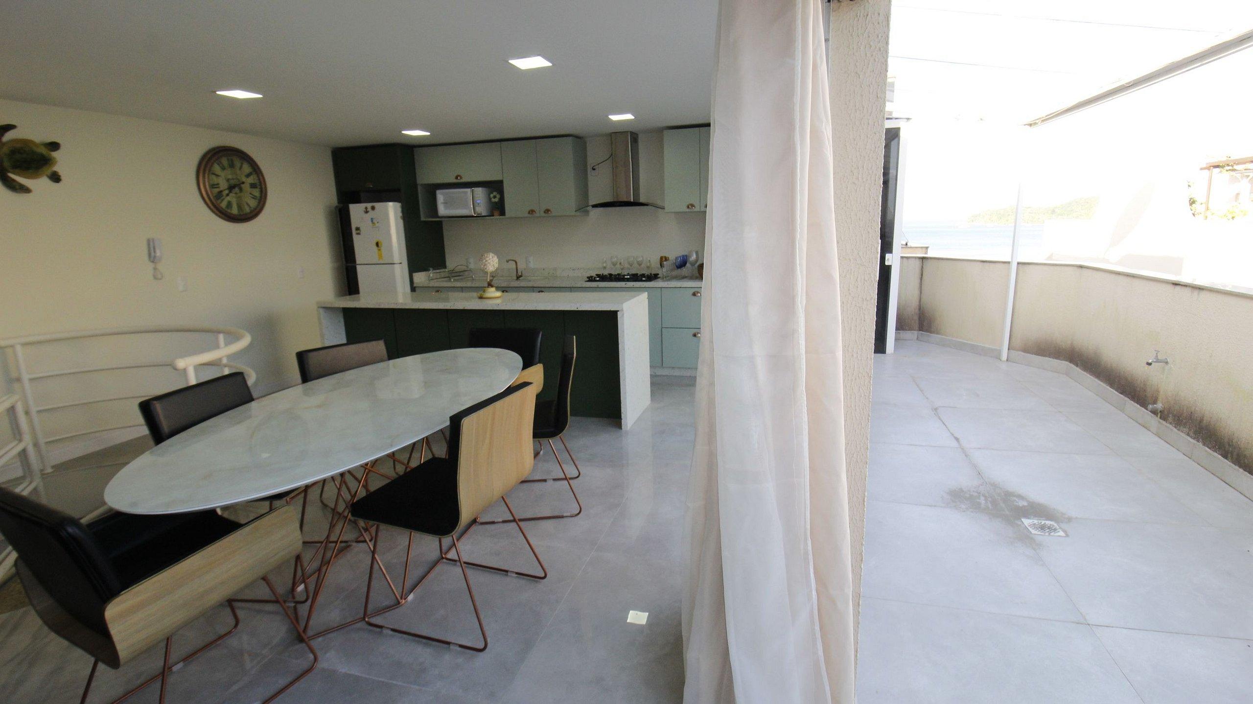 image-housing-carousel