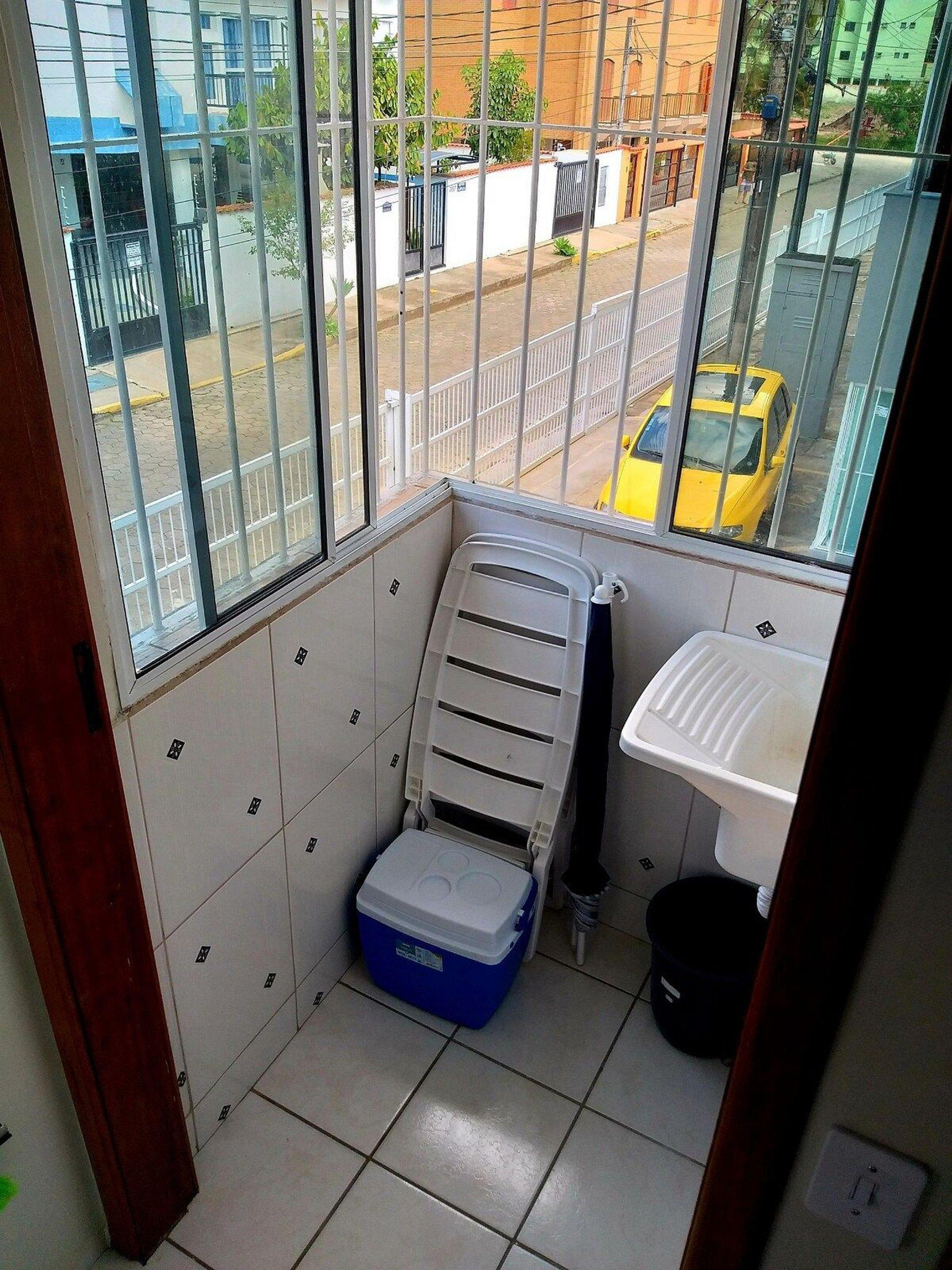 image-housing-carousel