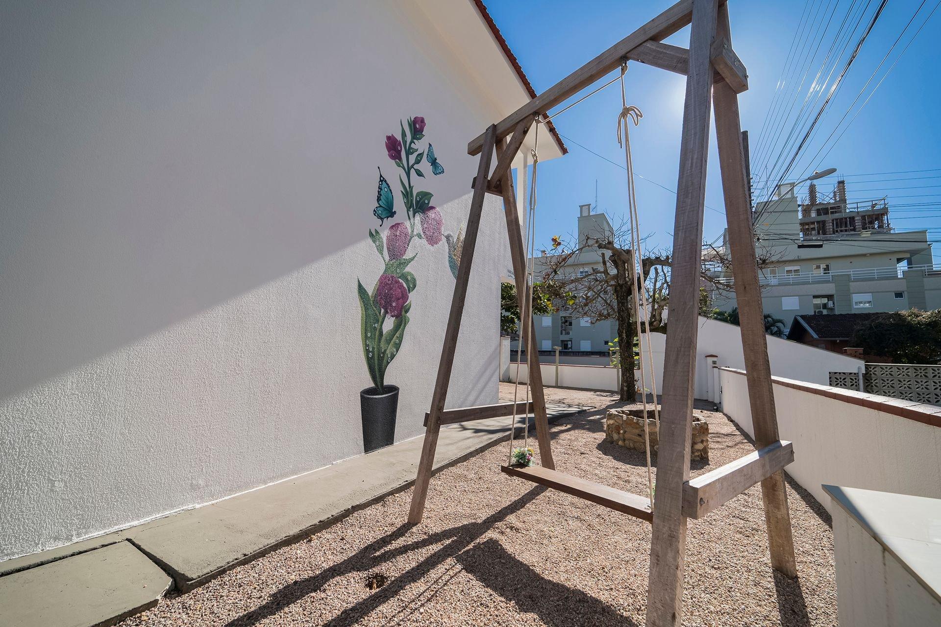 image-housing-carousel