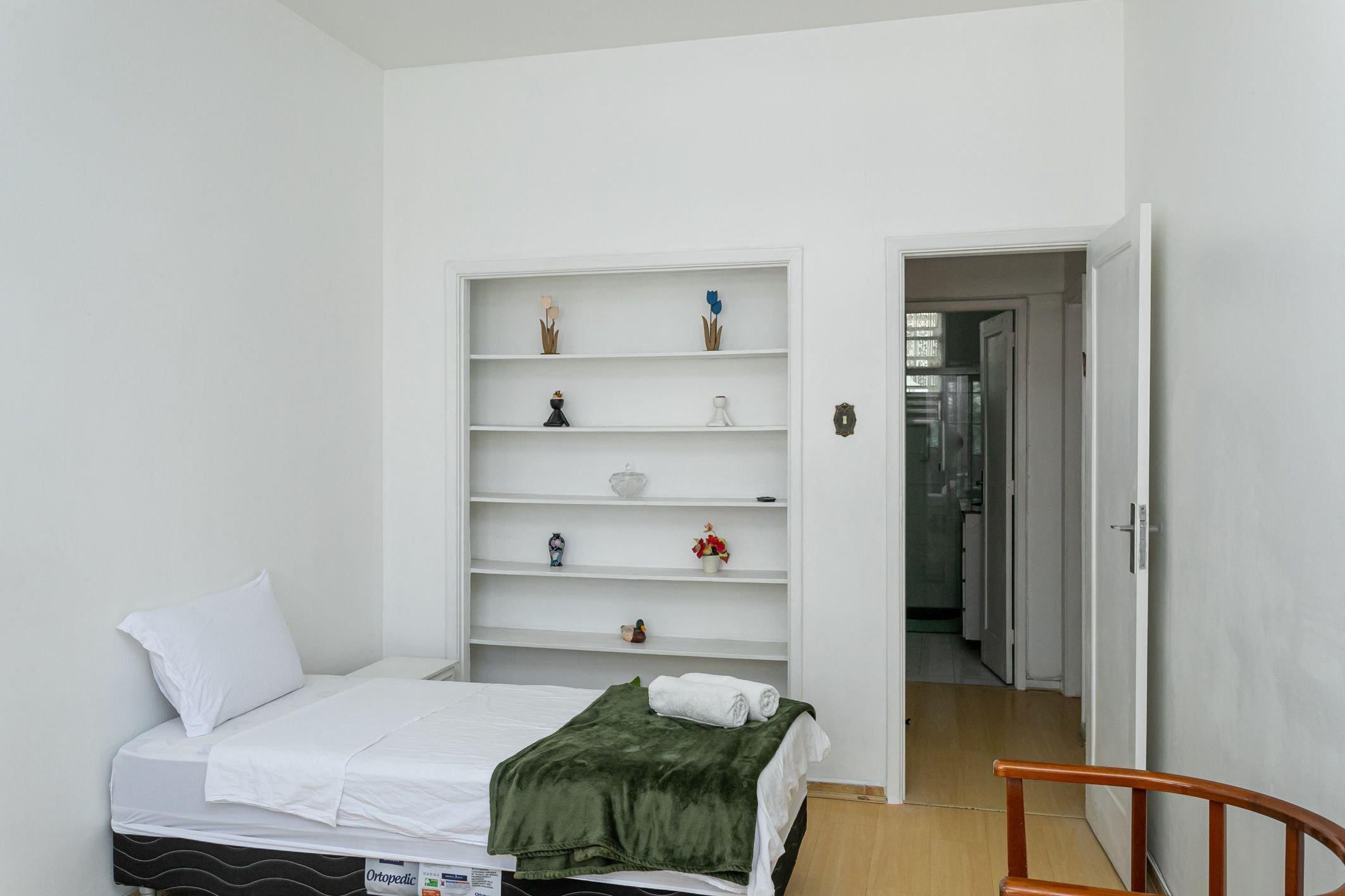 image-housing-carousel