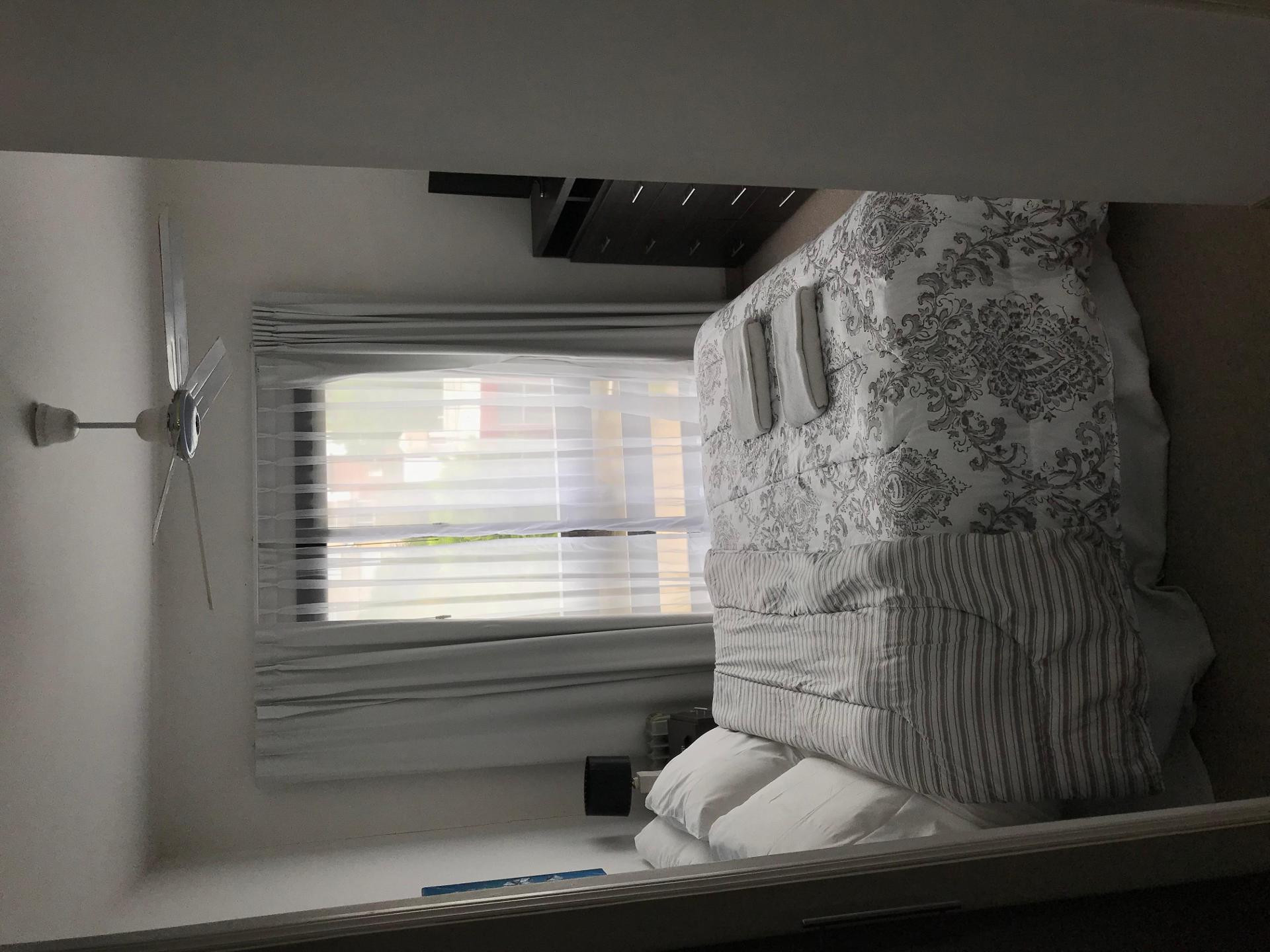 image-housing-carousel