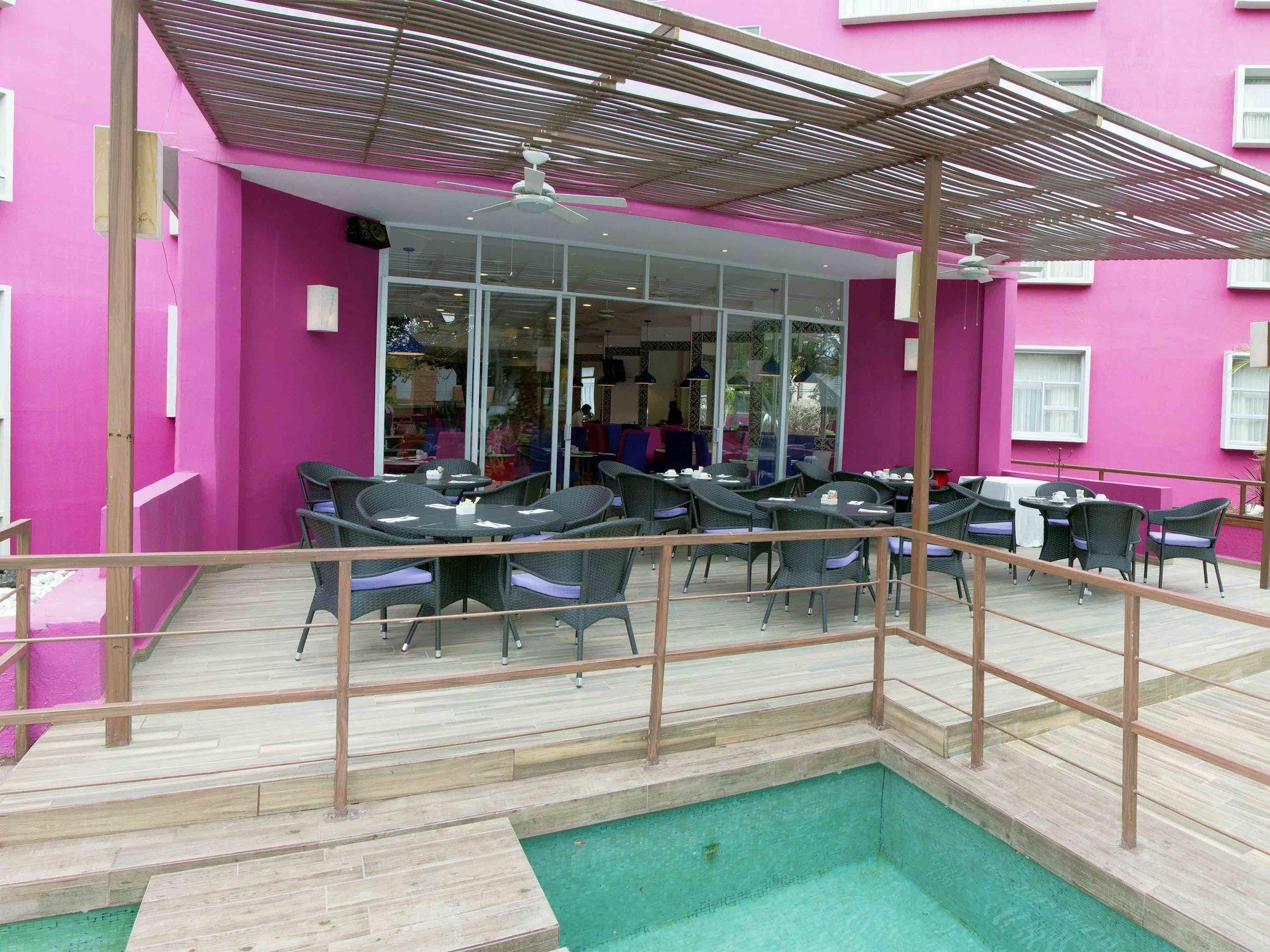 image-housing-carousel