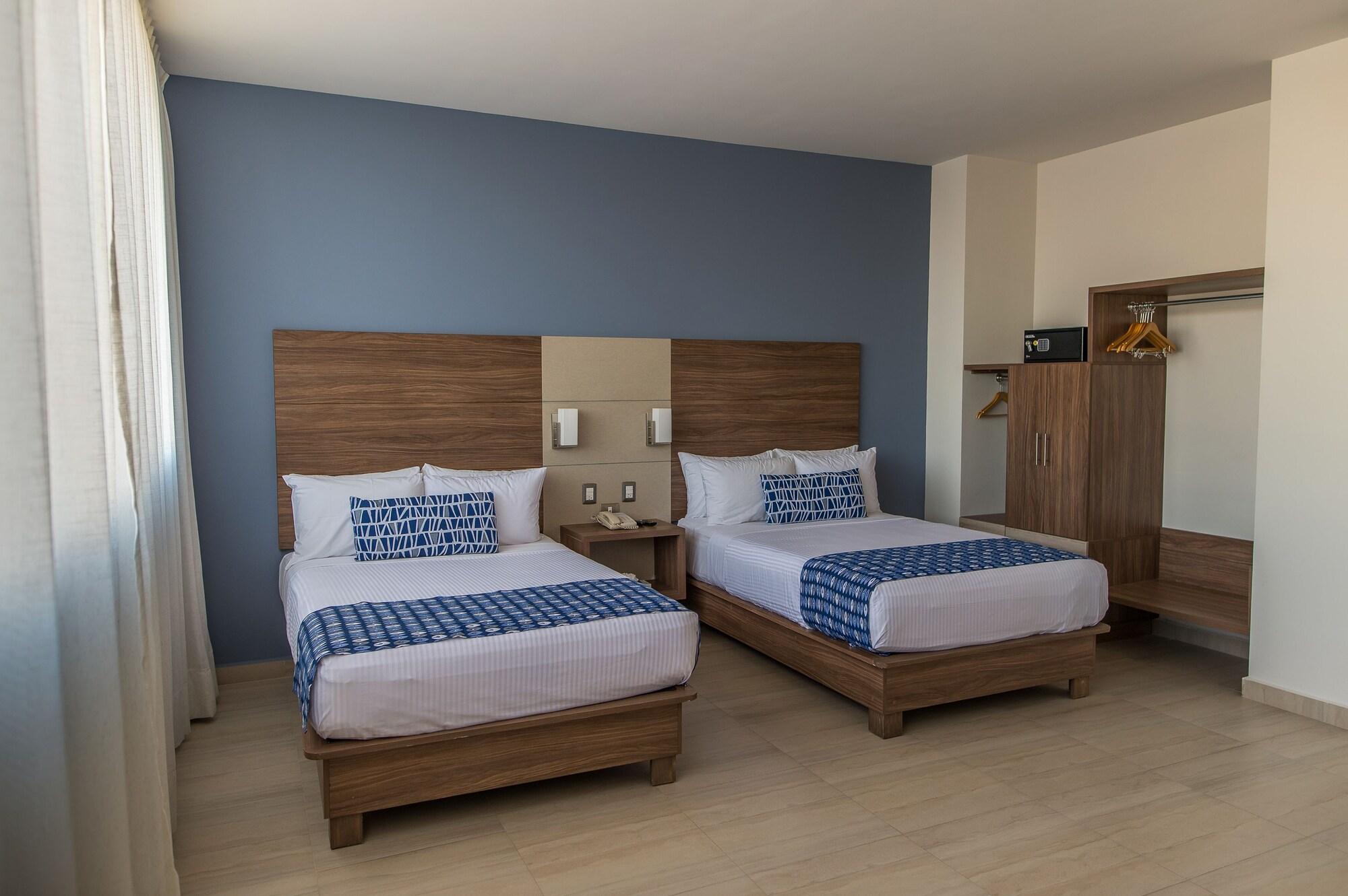 Habitación estándar, 2 camas dobles, vista a la ciudad